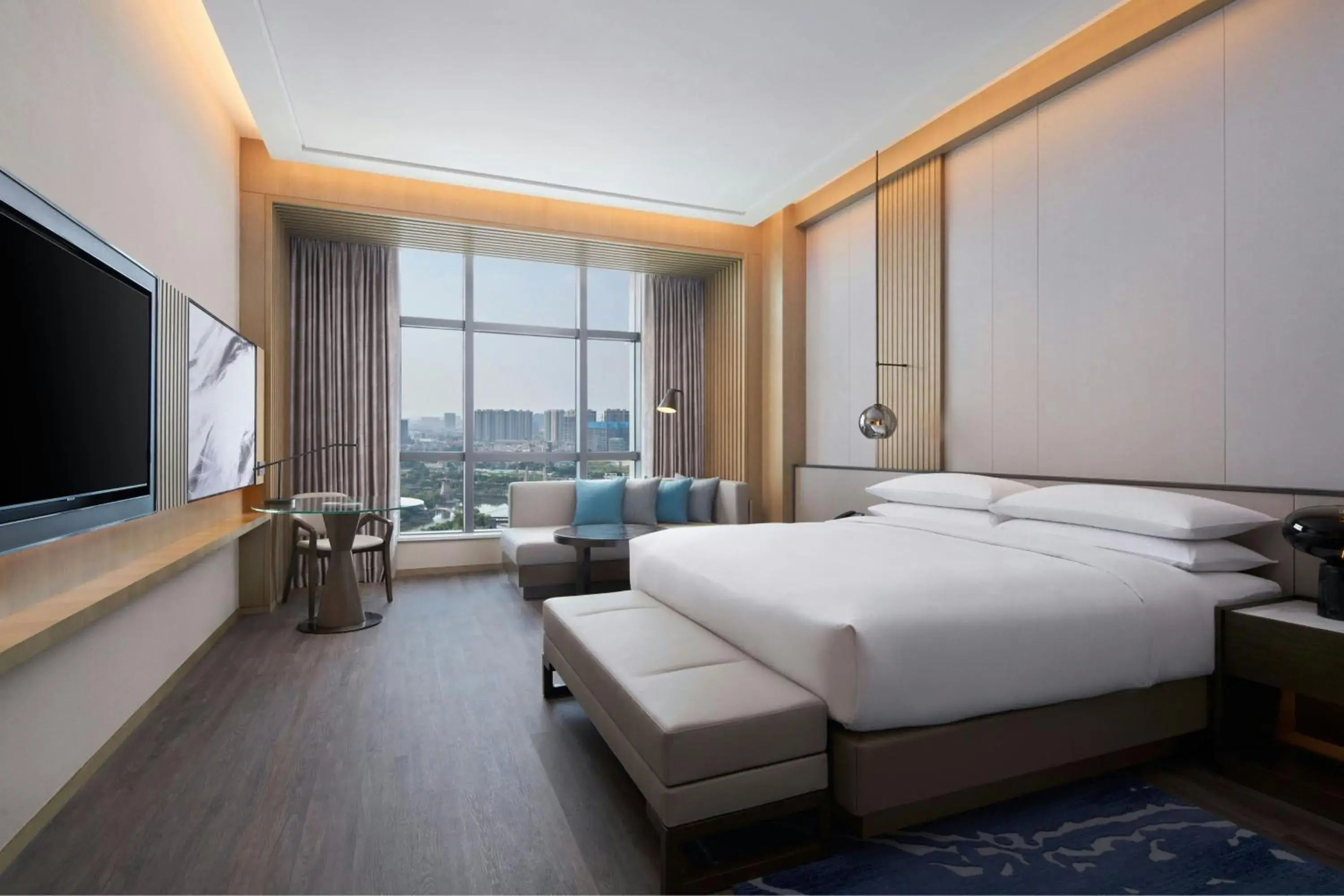 Deluxe King Room - High floor in Courtyard by Marriott Foshan Deluxe King Room - High floor in Courtyard by Marriott Foshan
