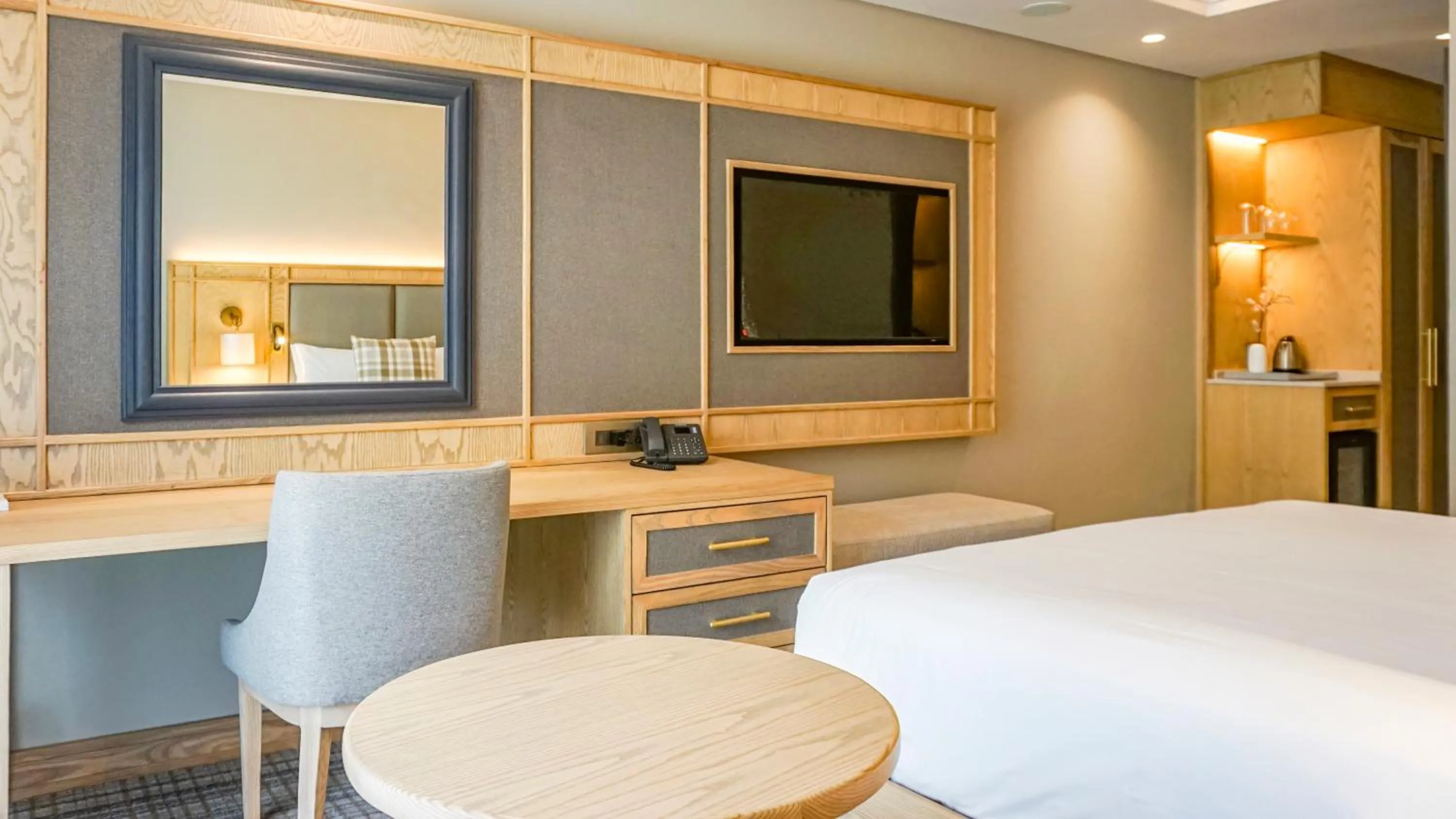 TV and multimedia, Bed in The Caledon Hotel and Spa