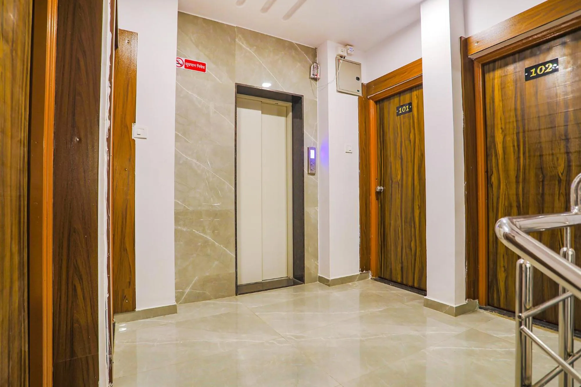 elevator in FabHotel Royal Stay - Beltarodi