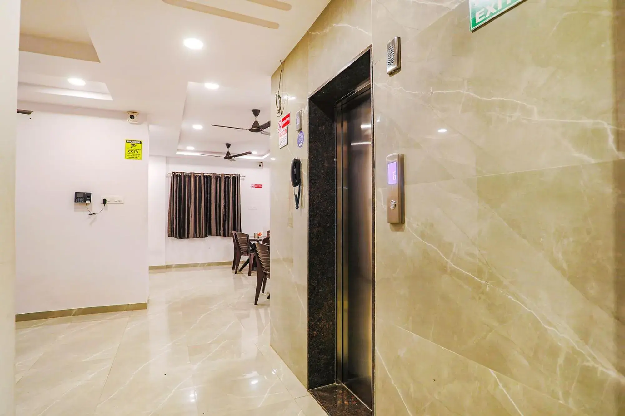 Lobby or reception in FabHotel Royal Stay - Beltarodi Lobby or reception in FabHotel Royal Stay - Beltarodi