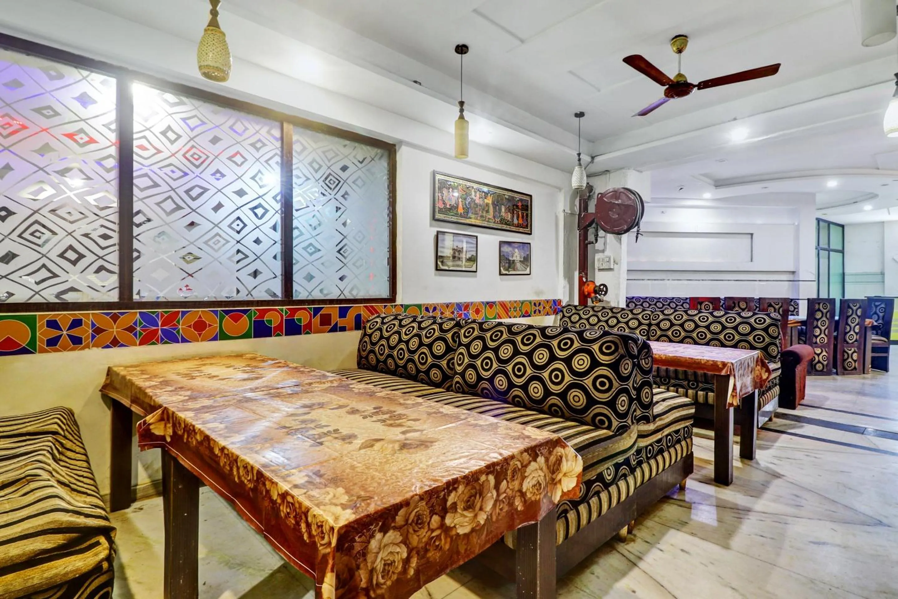 Restaurant/places to eat in Hotel O ASA AGRA