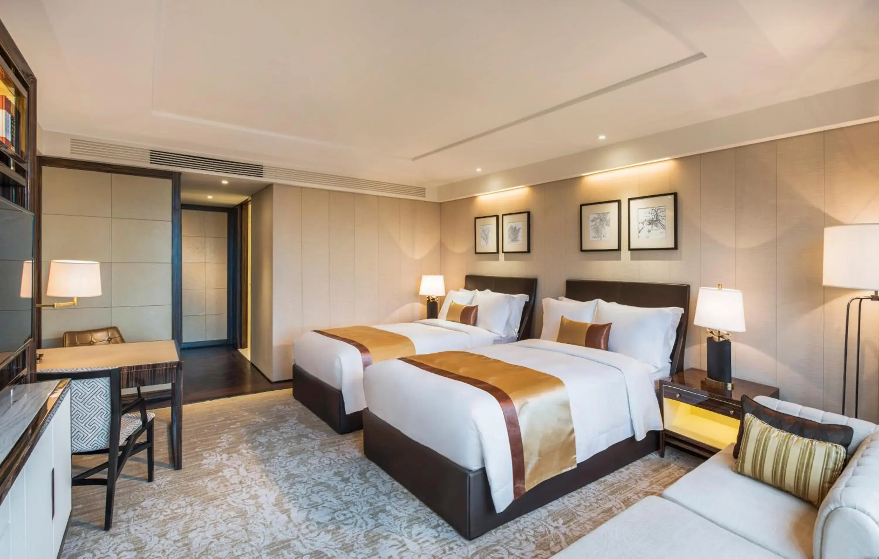 Photo of the whole room, Bed in The Grand Mansion Hotel,Nanjing Photo of the whole room, Bed in The Grand Mansion Hotel,Nanjing