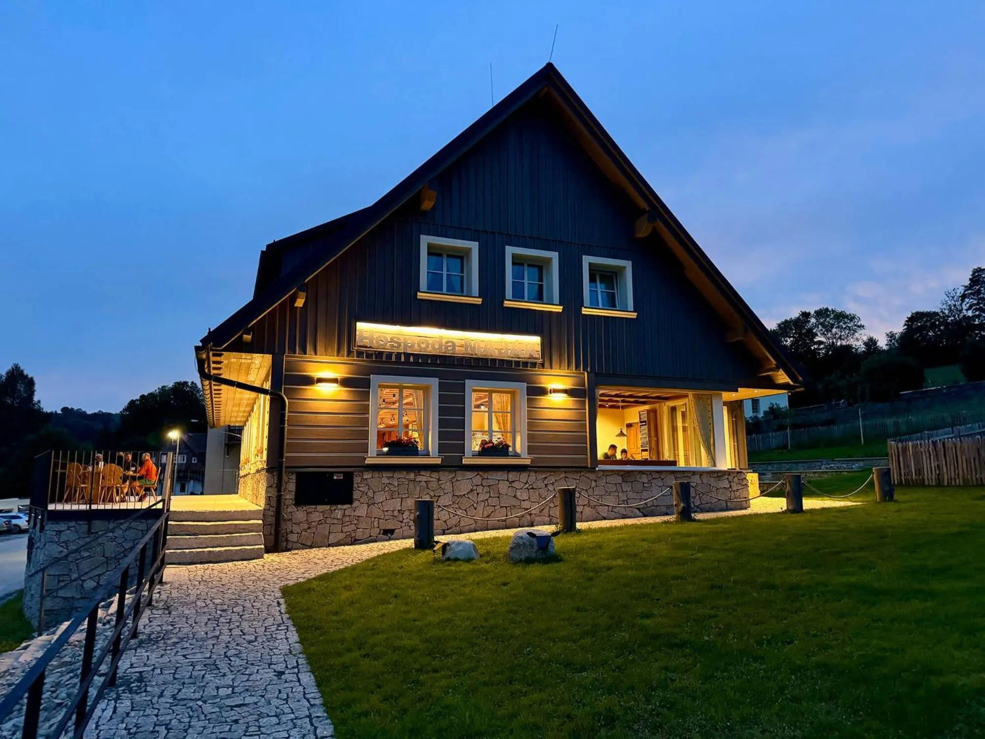 Restaurant/places to eat in Aldrov Resort