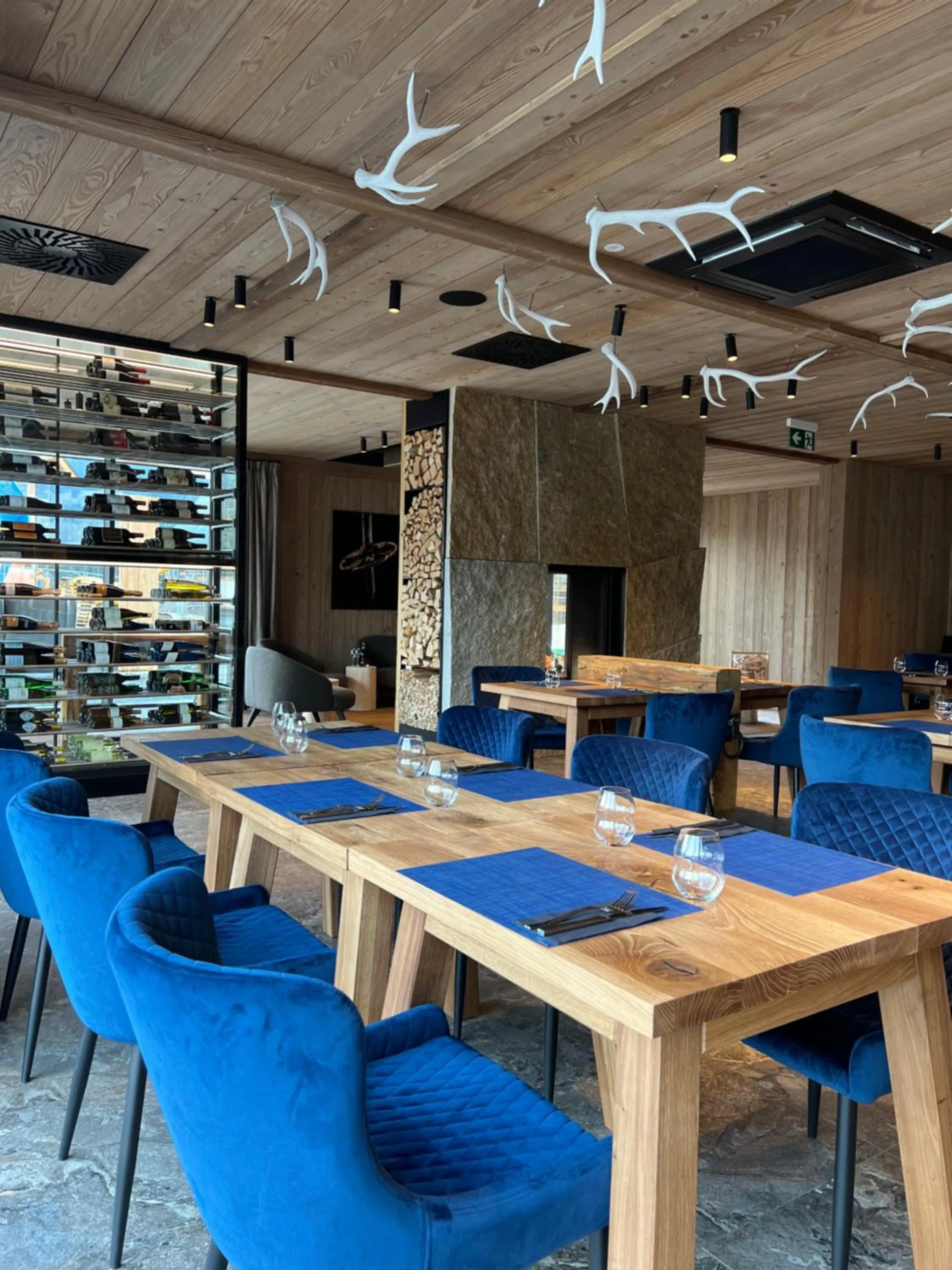 Restaurant/places to eat in Aldrov Resort