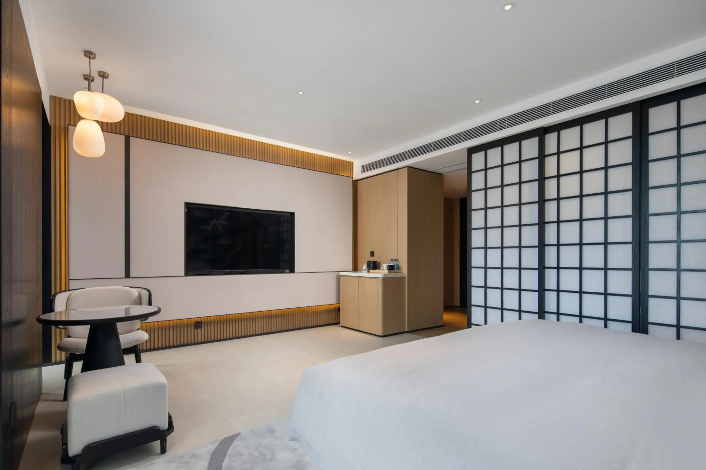 Photo of the whole room, Bed in GINCO Hotel Guangzhou Baiyun Airport-24 Hour Airport Pick-up and Drop-off Service