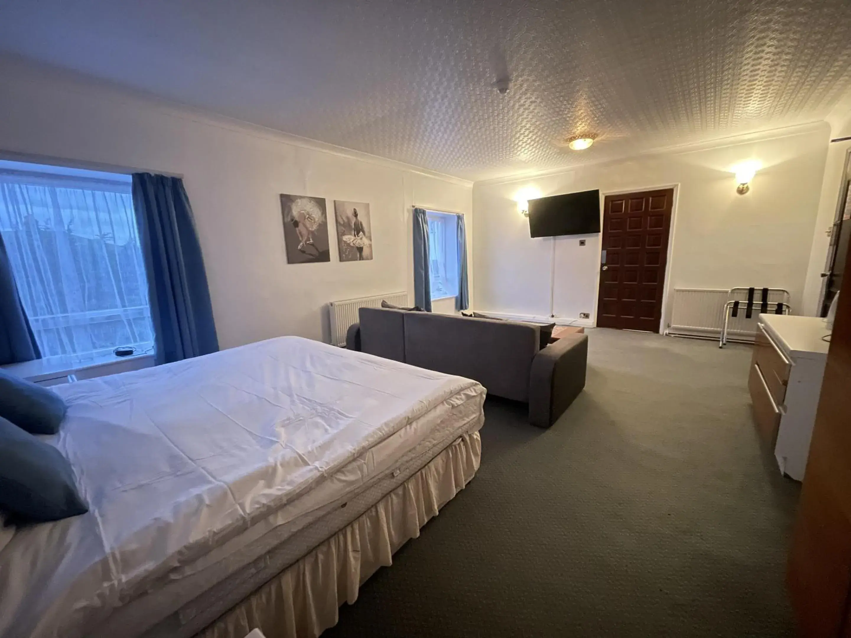 Bedroom, Bed in The Dolphin Hotel Bedroom, Bed in The Dolphin Hotel