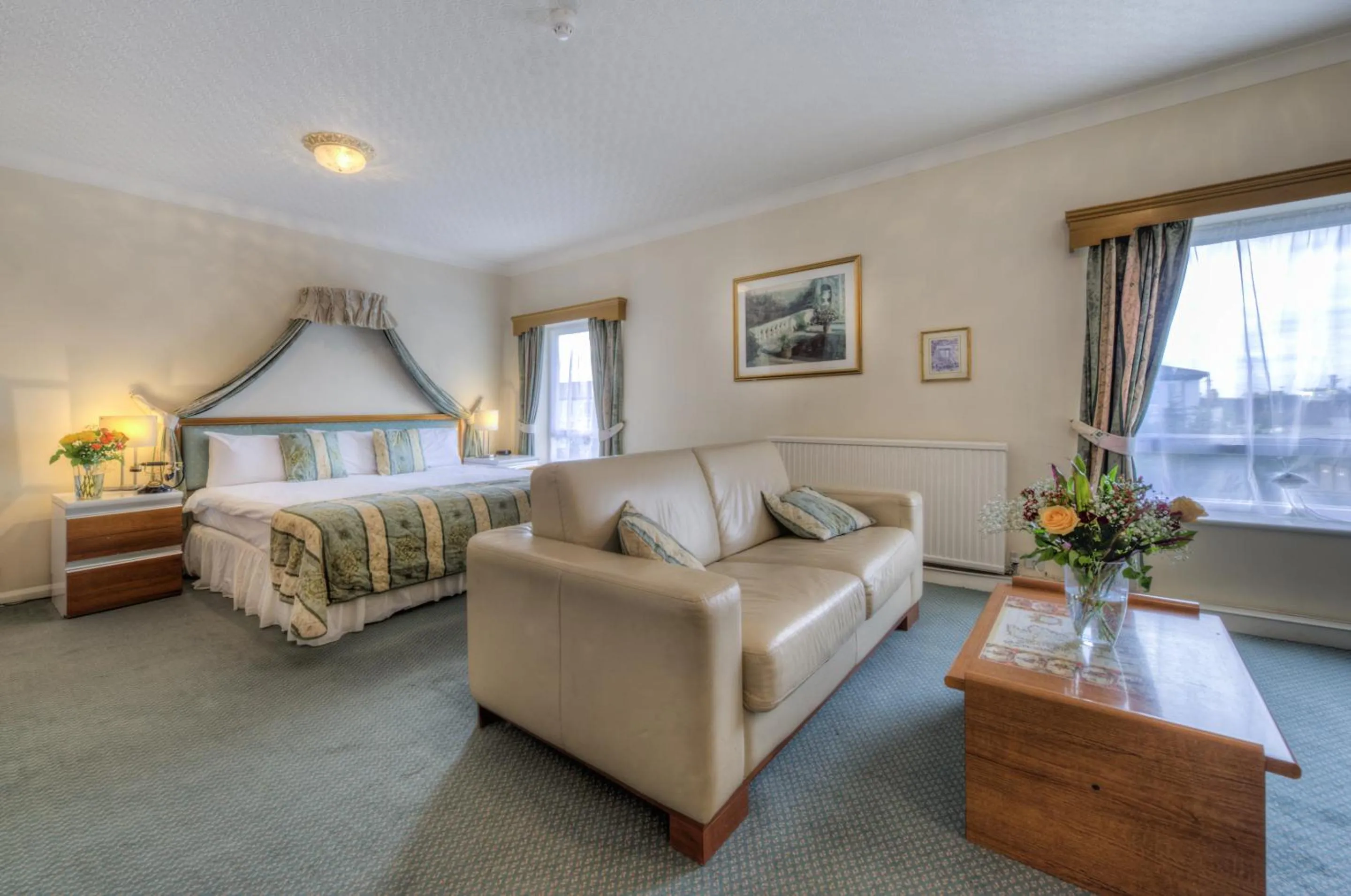 Bedroom, Bed in The Dolphin Hotel