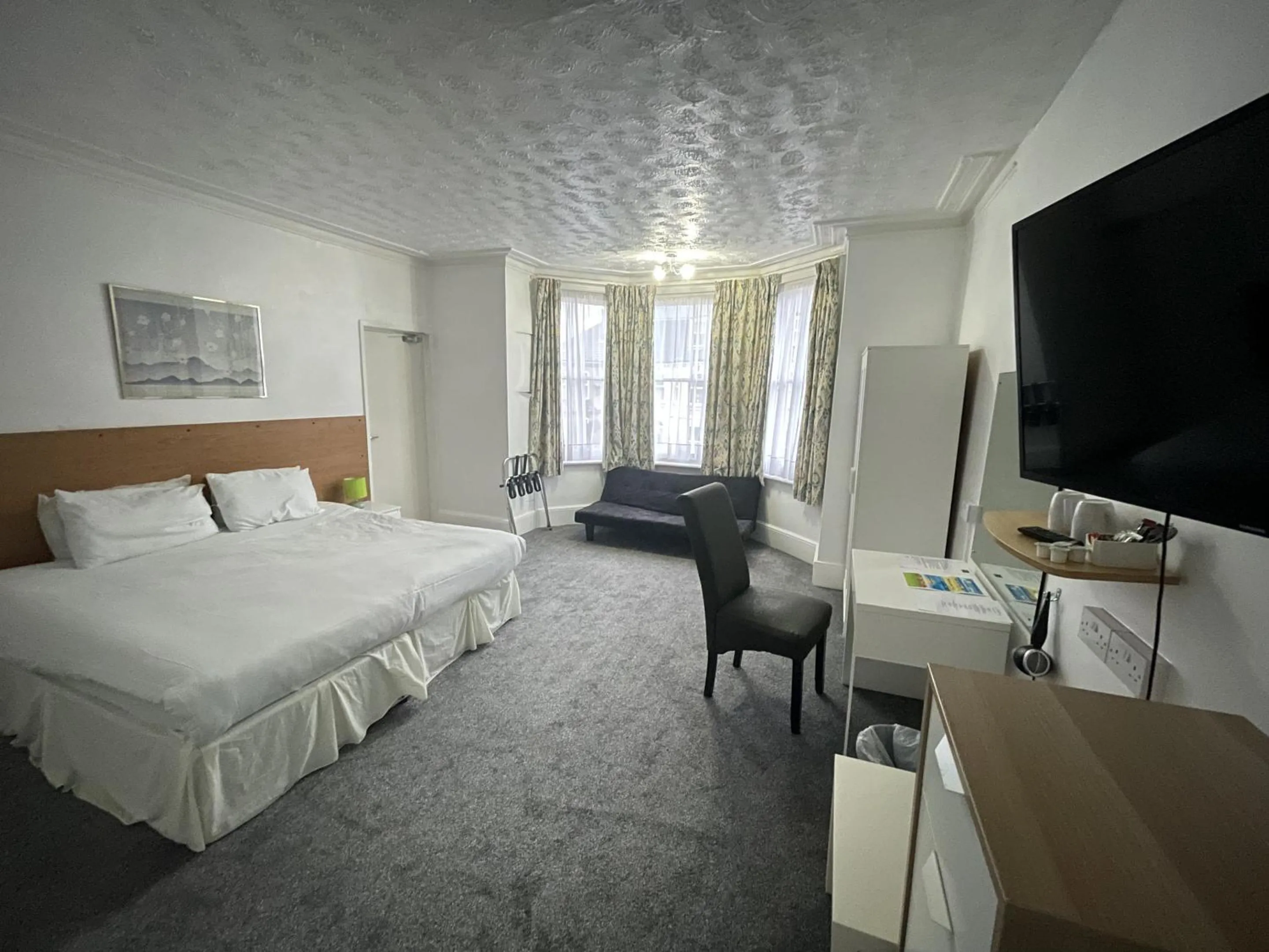 Bedroom, Bed in The Dolphin Hotel