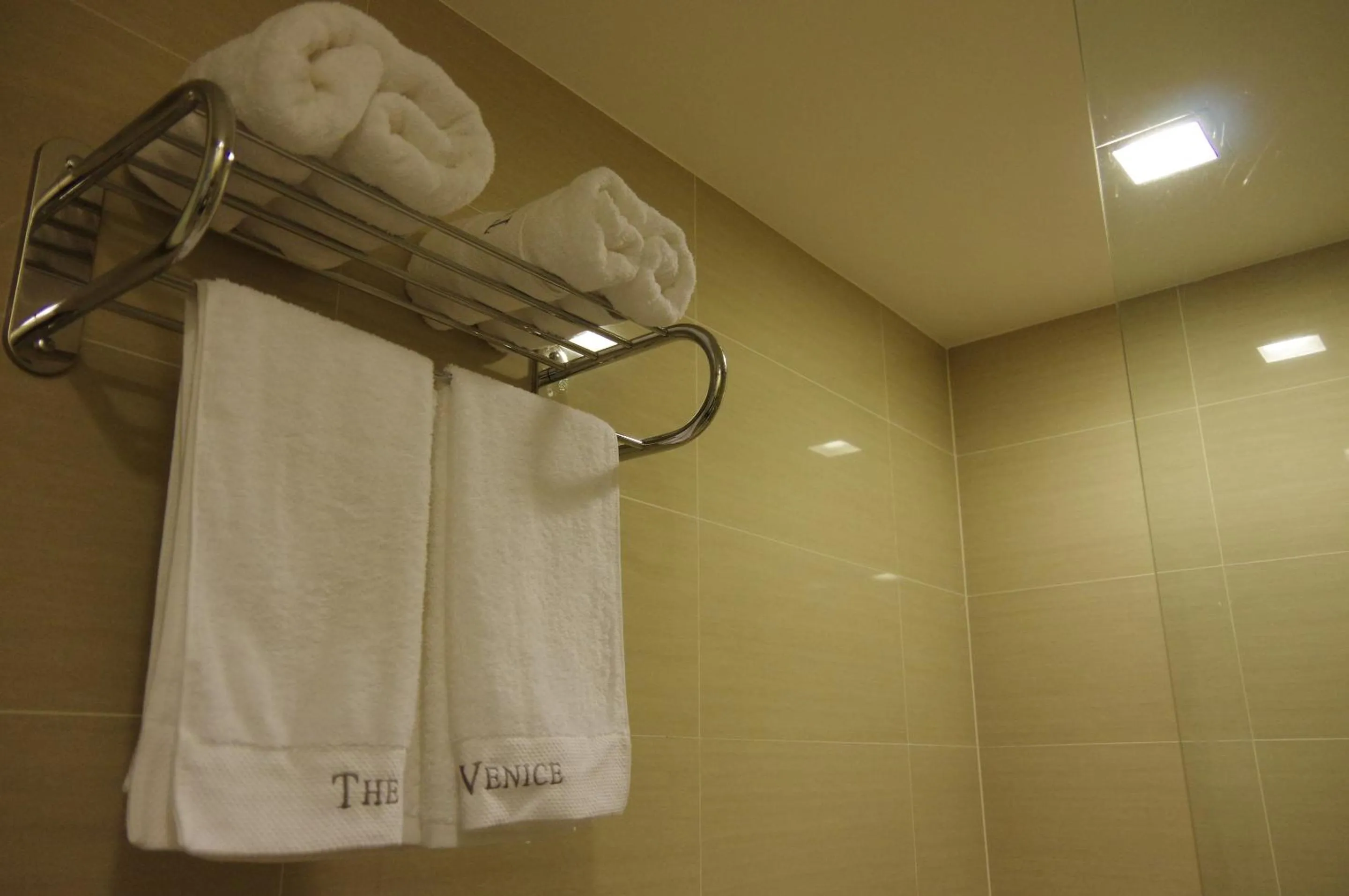 towels in Luxe in Venice