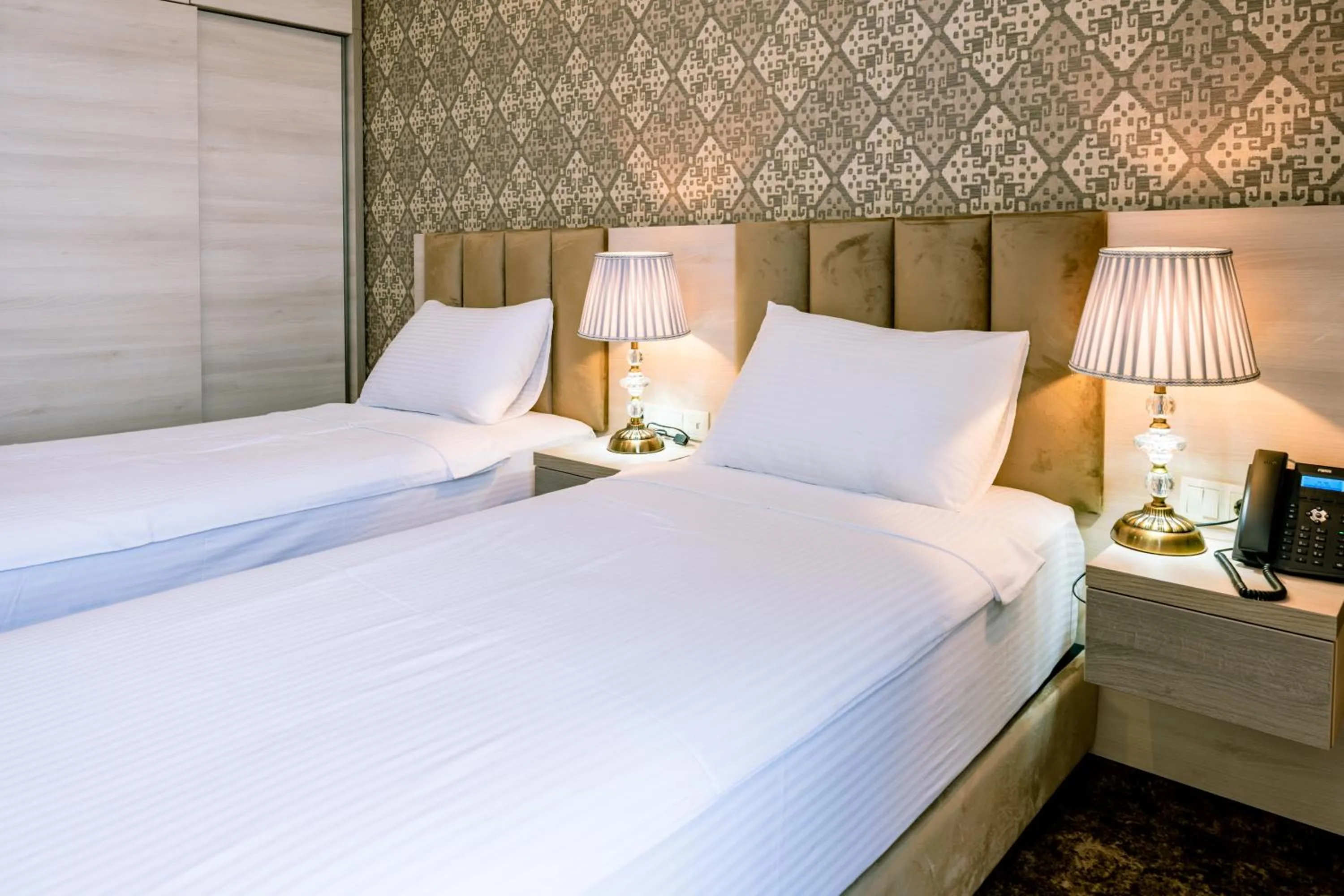 Twin Room with Balcony in toranim