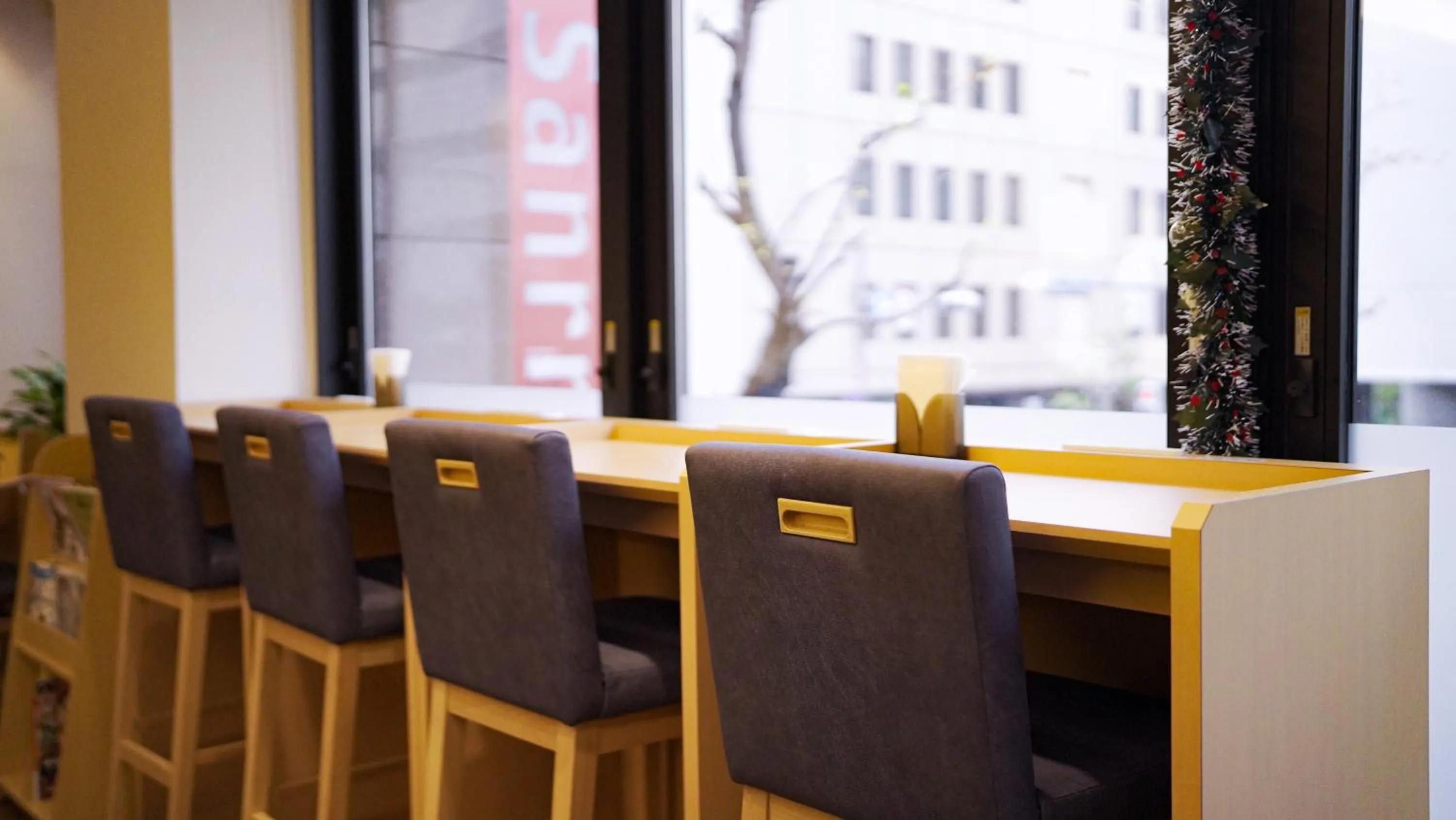 Communal lounge/ TV room in Hotel Sanrriott Osaka Hommachi