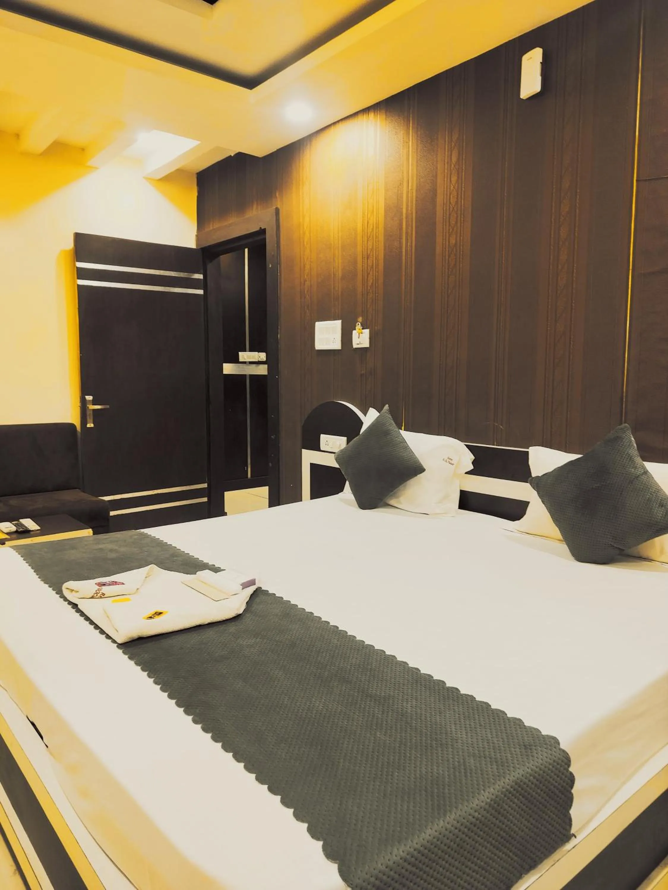 Coffee/tea facilities in HOTEL R K PALACE Bhopal