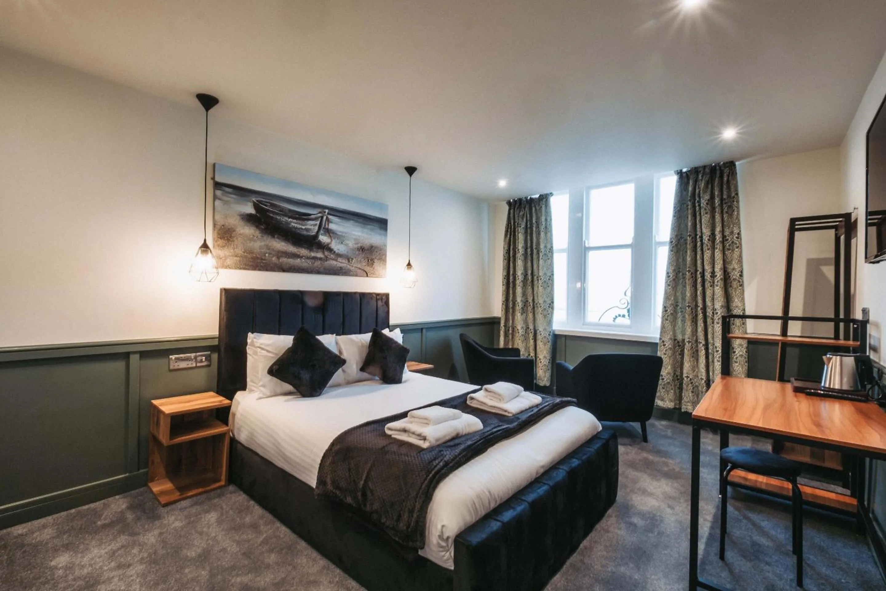 Bedroom, Bed in The Royal Bar & Shaker