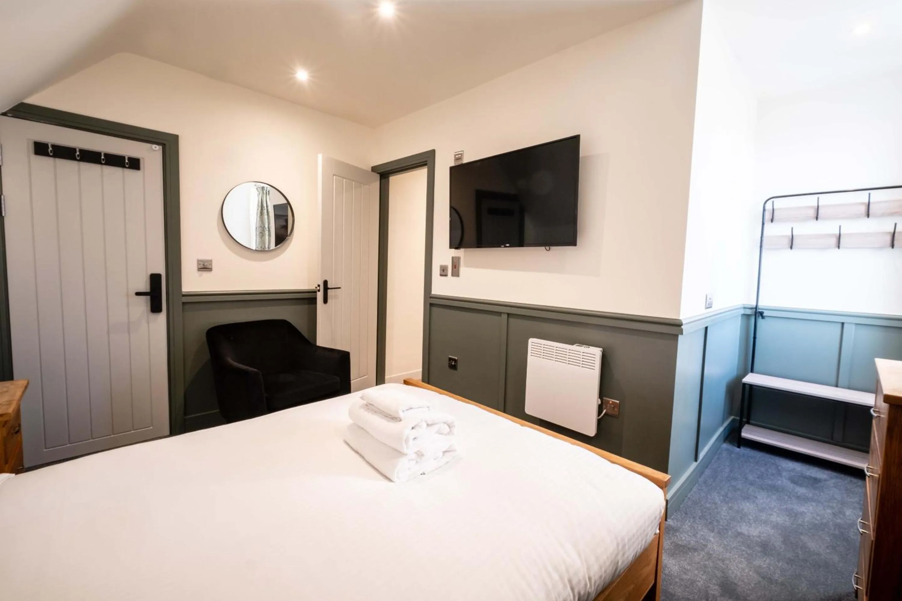 Bedroom, Bed in The Royal Bar & Shaker