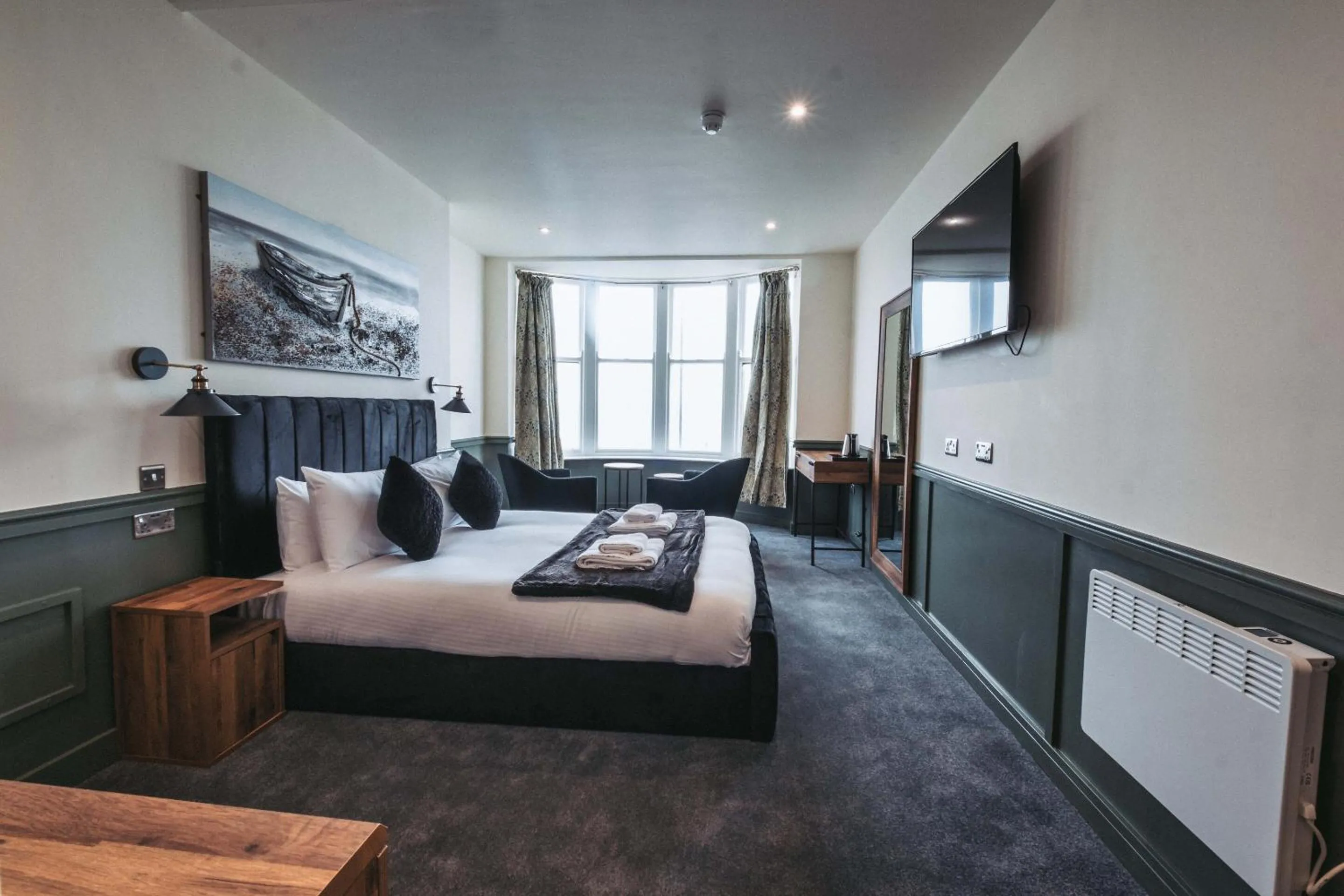 Bedroom, Bed in The Royal Bar & Shaker