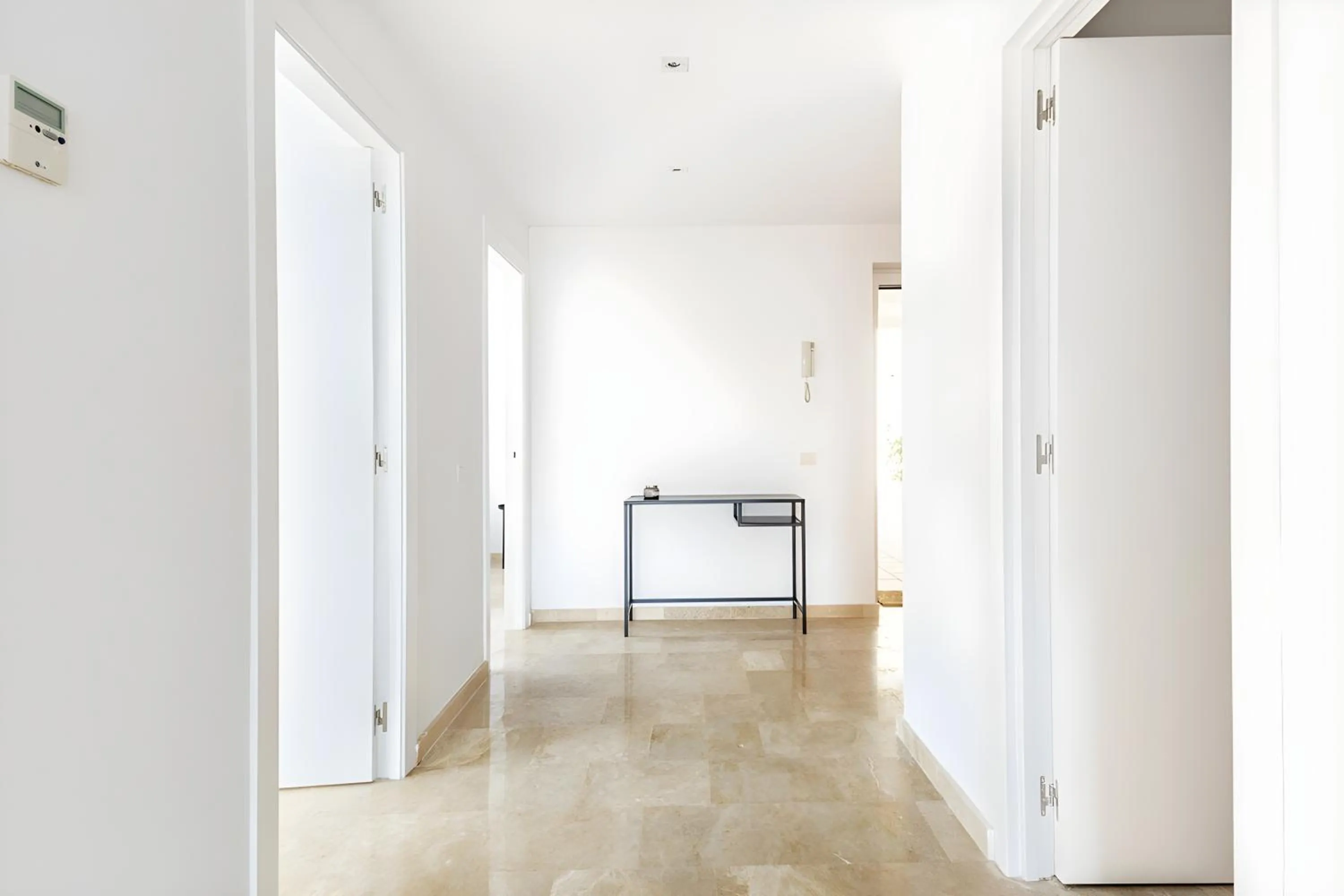 Luxury & Sunny Apartment with Breathtaking View in Marbella East
