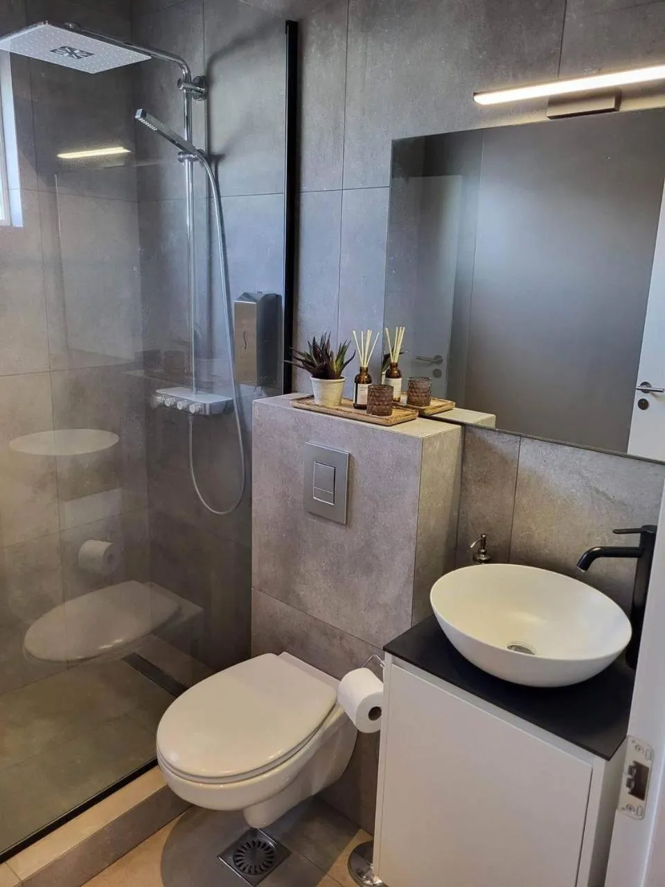 Shower in Astro Hverfisgata