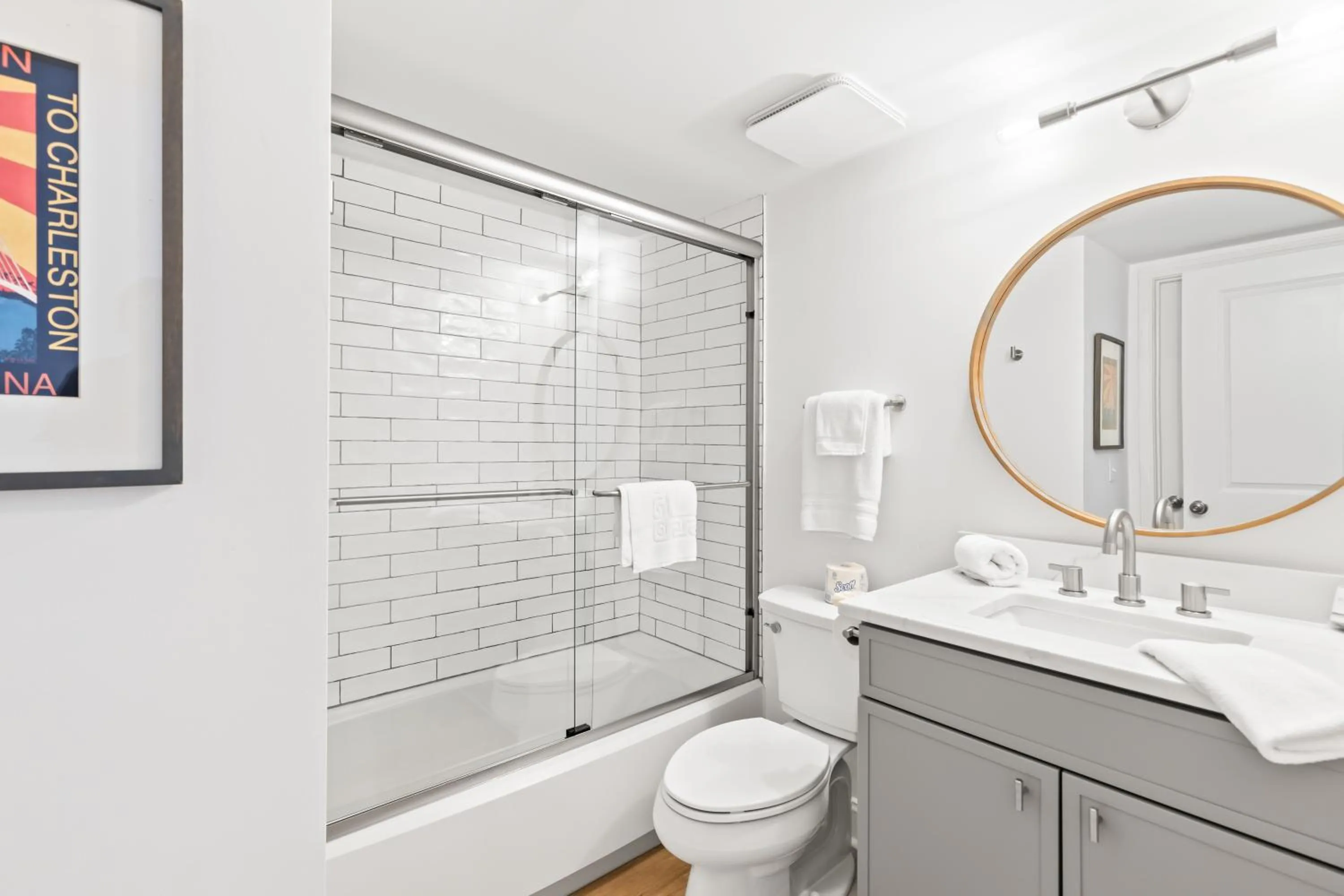 Bathroom in Mariner's Walk 12E - Modern Oceanfront Villa