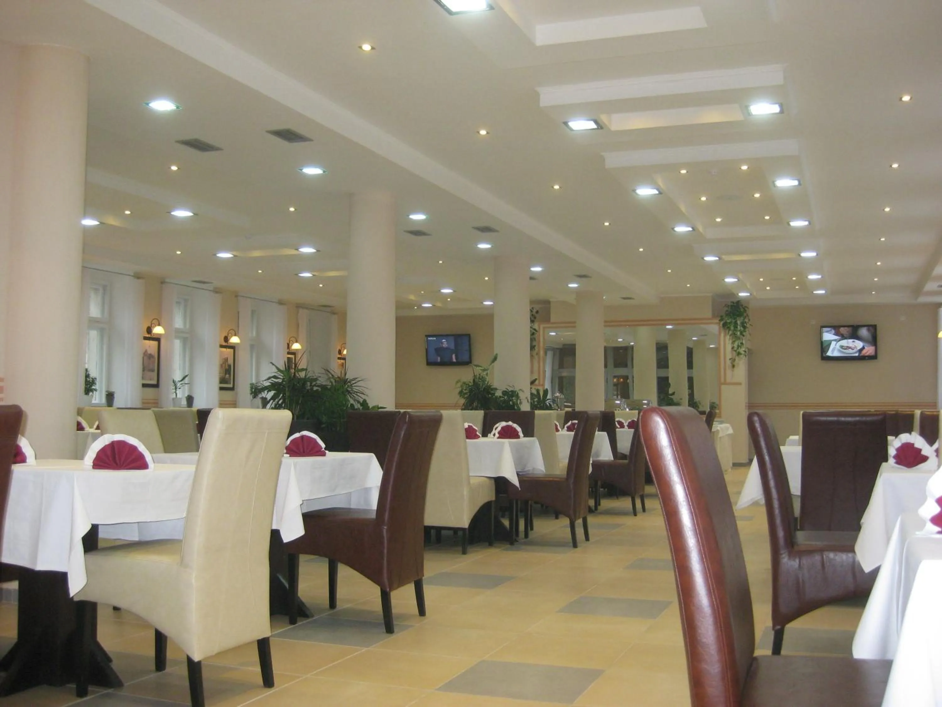 Restaurant/places to eat in Hotel Leotar
