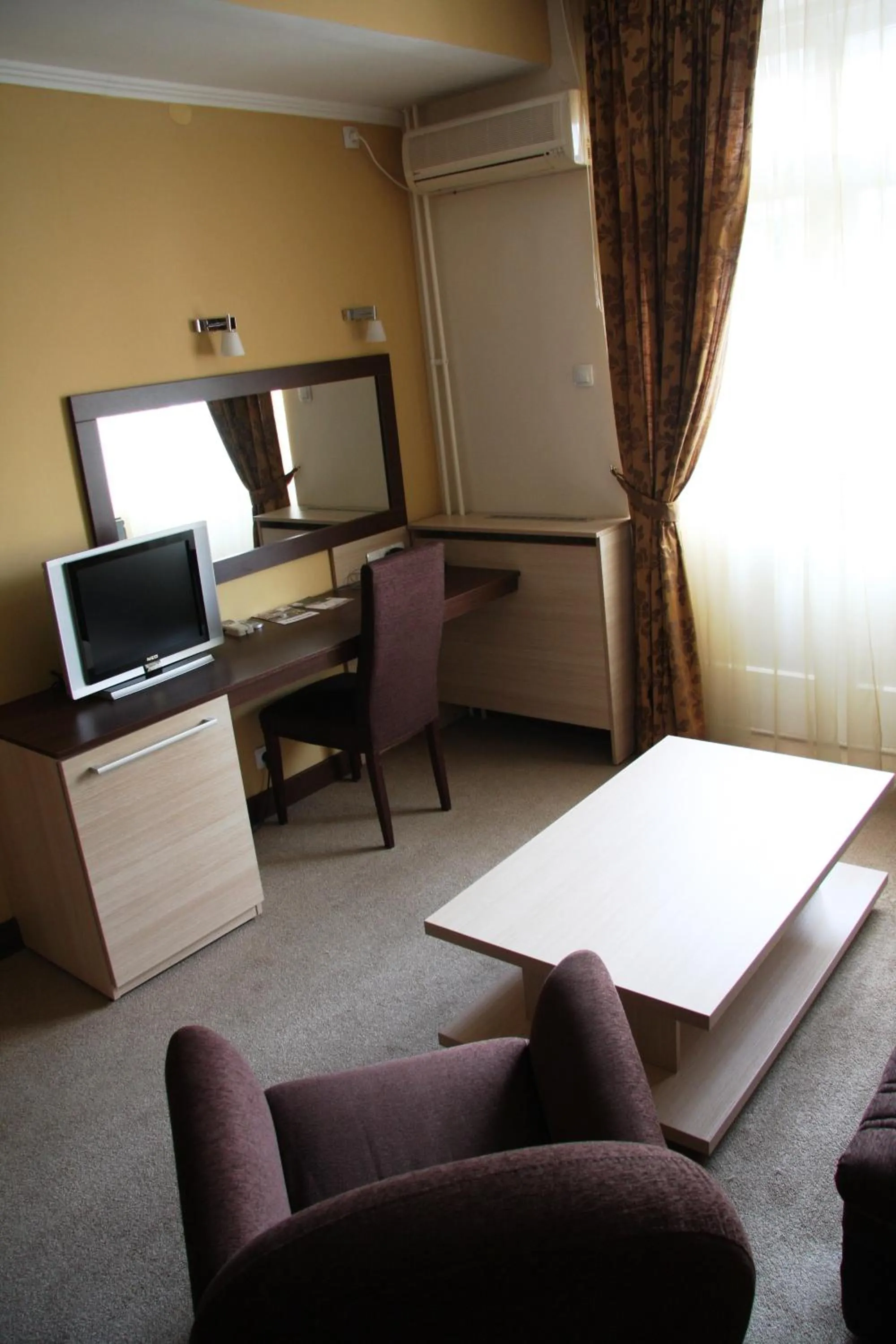 Communal lounge/ TV room in Hotel Leotar