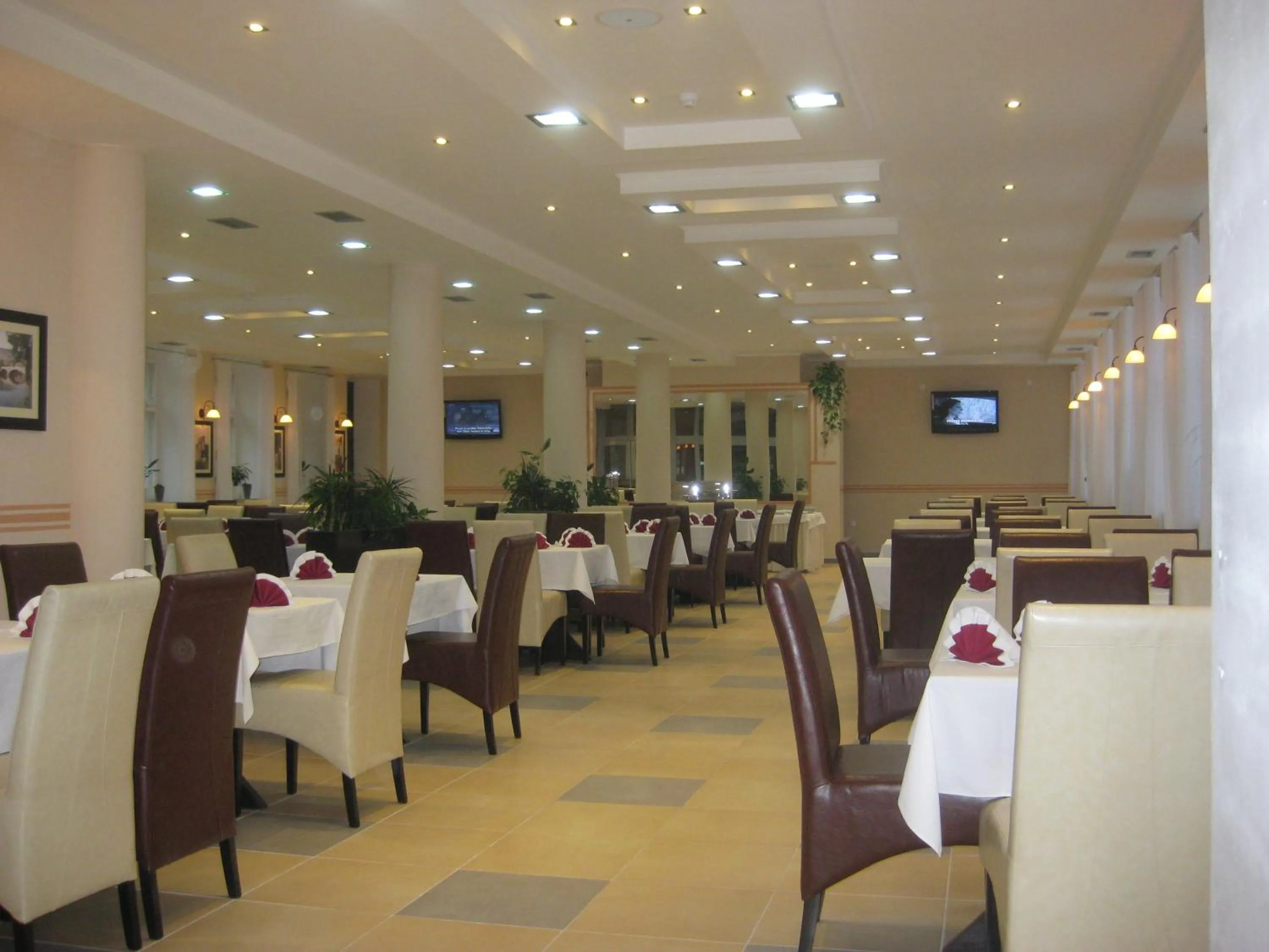 Restaurant/places to eat in Hotel Leotar