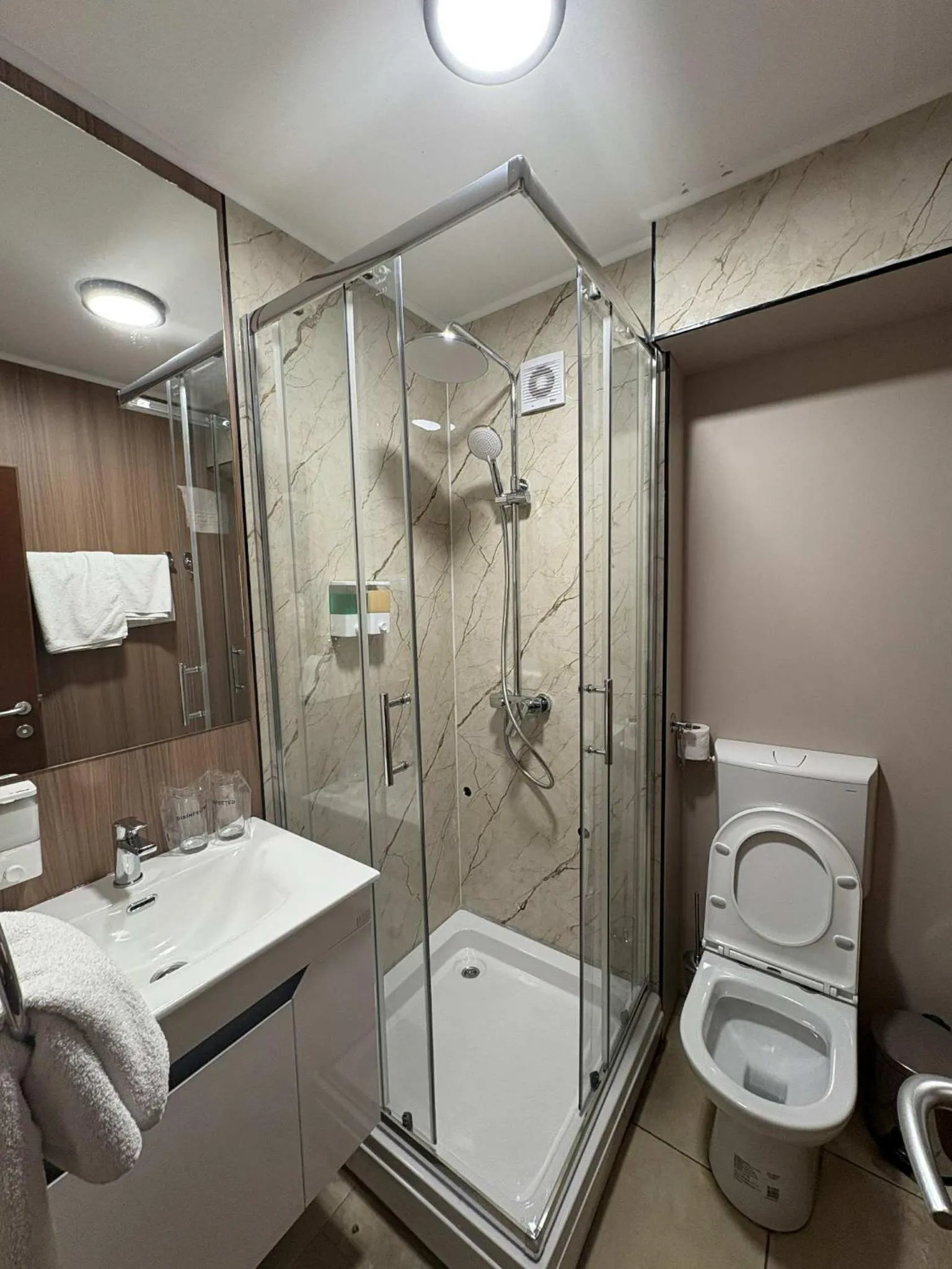 Shower in Hotel Leotar