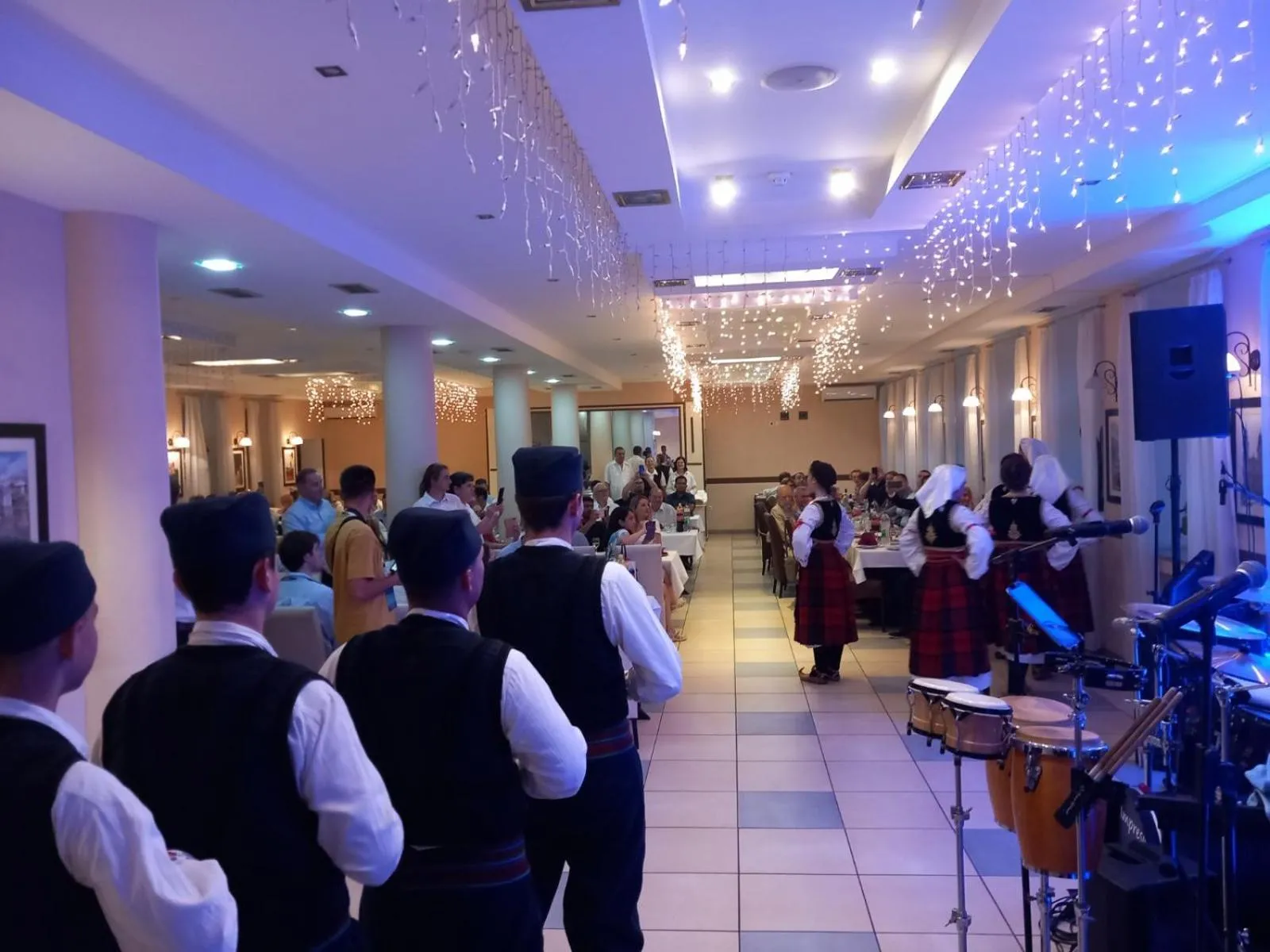 Restaurant/places to eat in Hotel Leotar