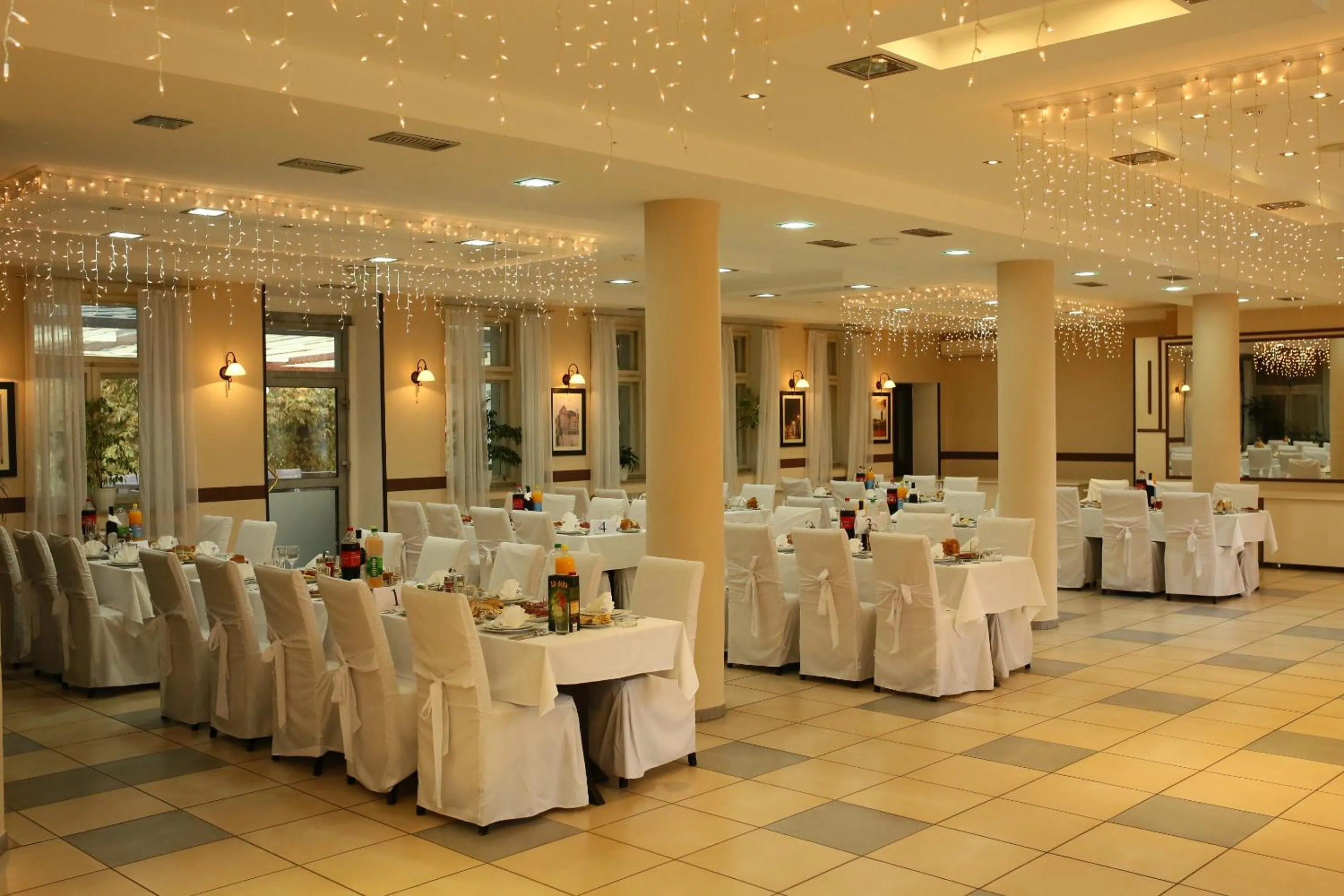 Restaurant/places to eat in Hotel Leotar