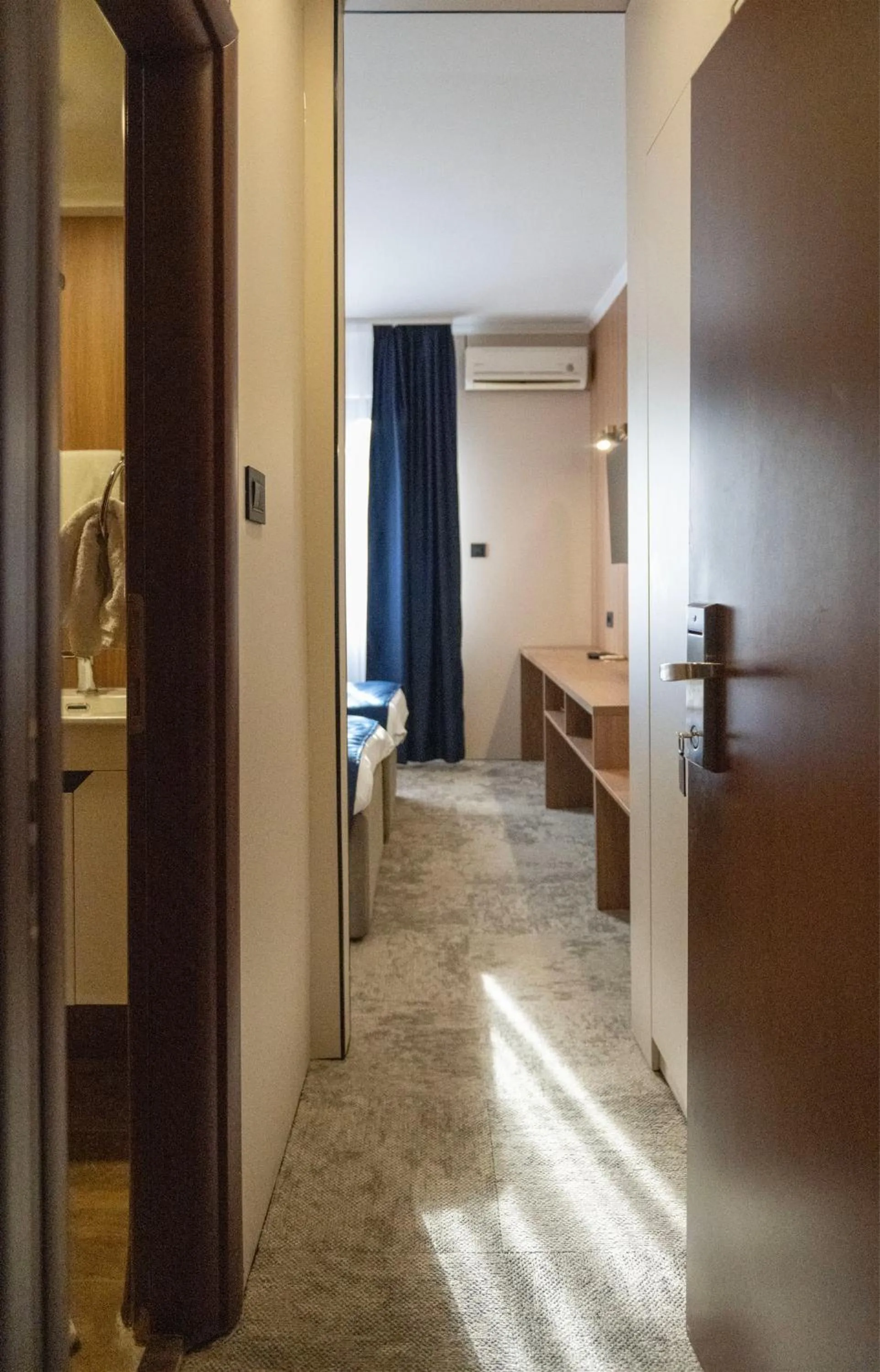 Text overlay in Hotel Leotar