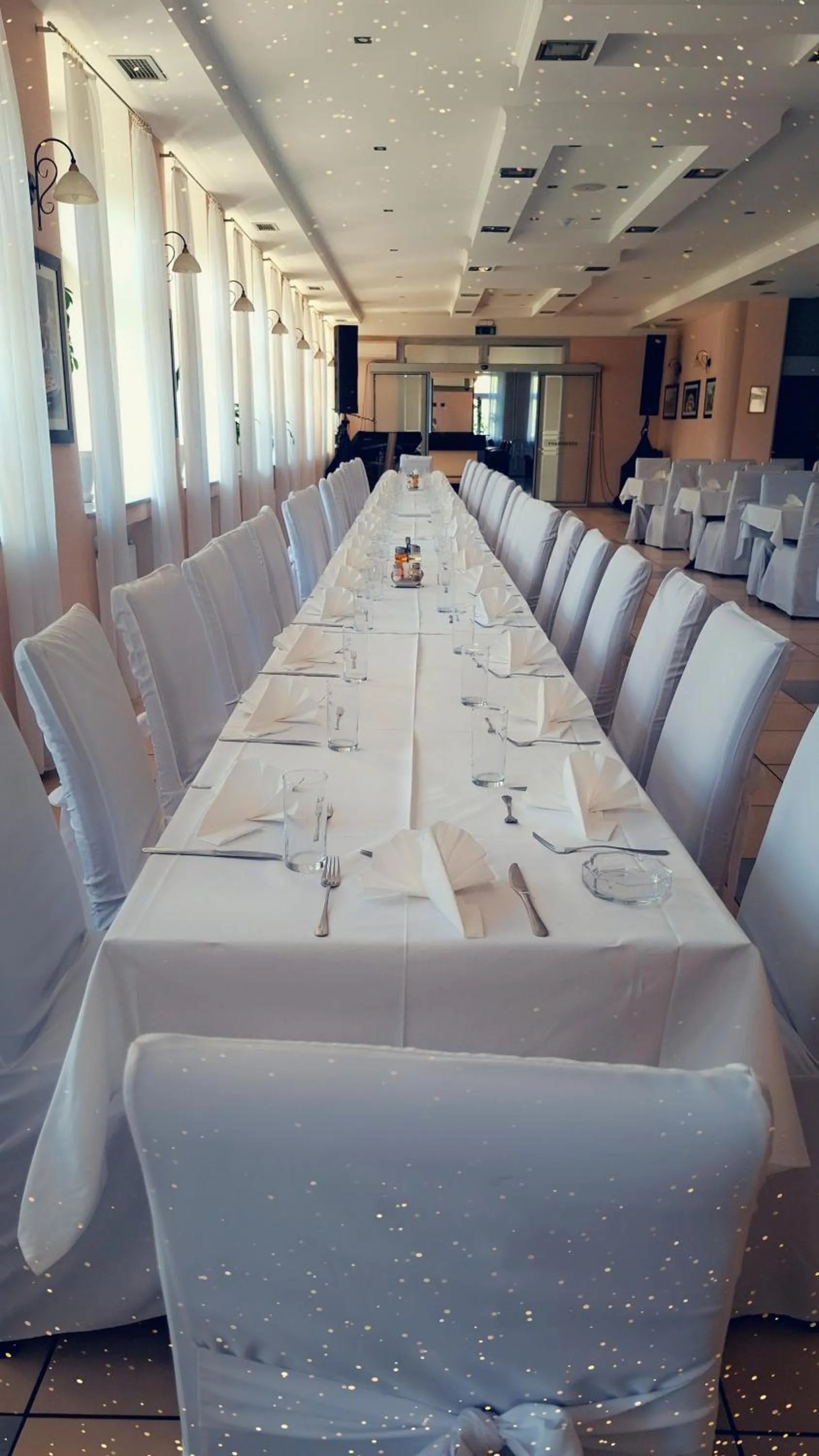 Restaurant/places to eat in Hotel Leotar