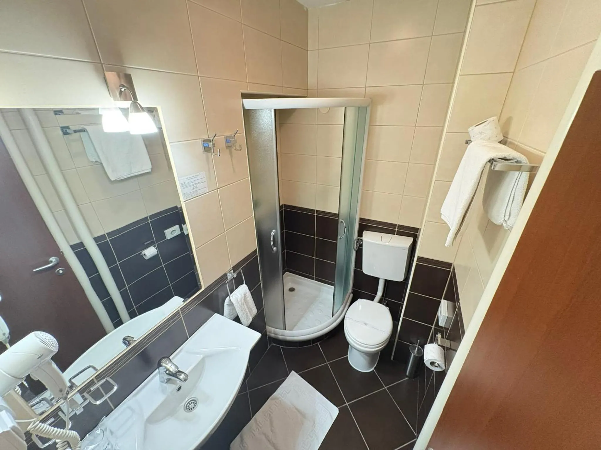 Shower in Hotel Leotar