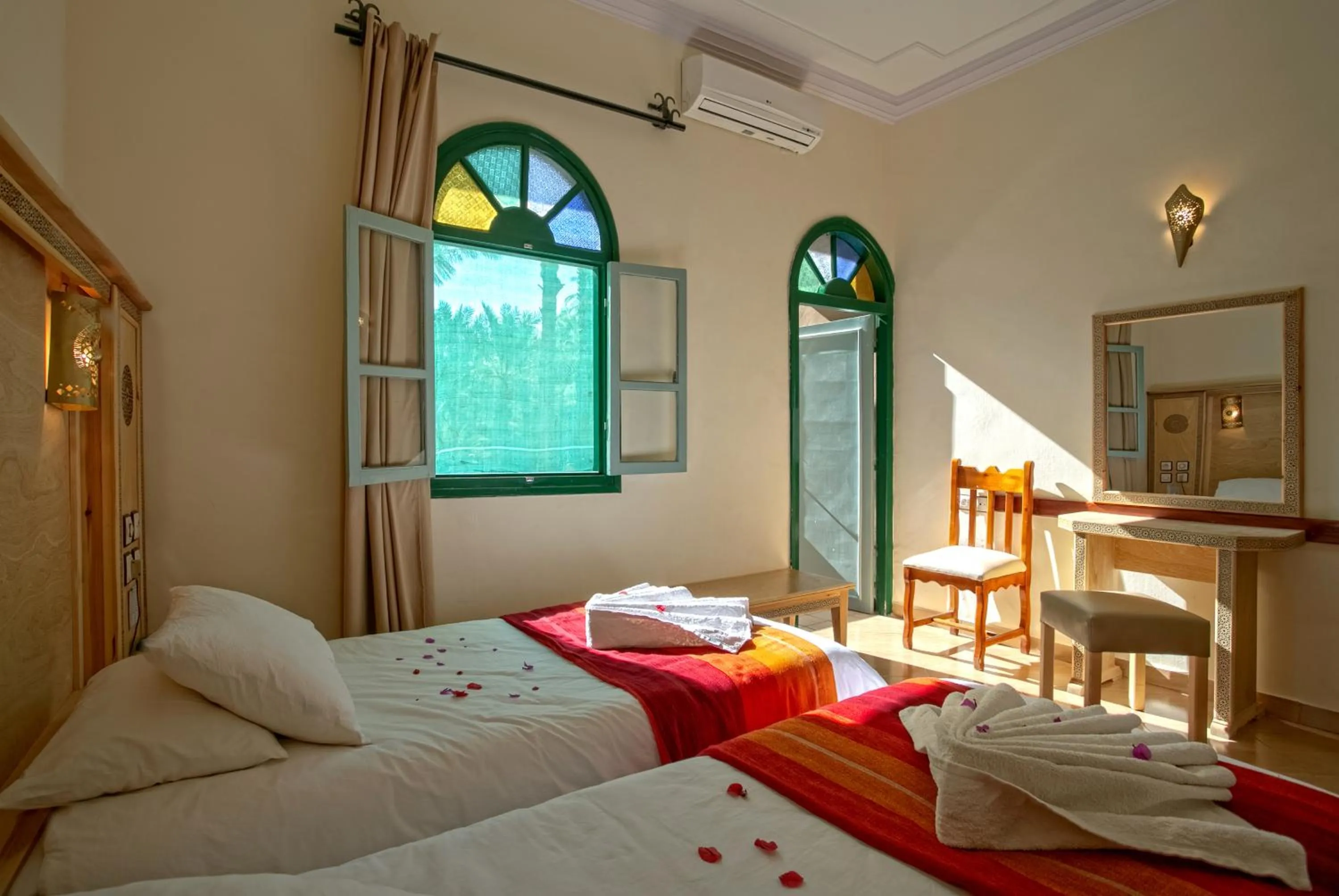 Photo of the whole room, Bed in Kasbah Sirocco