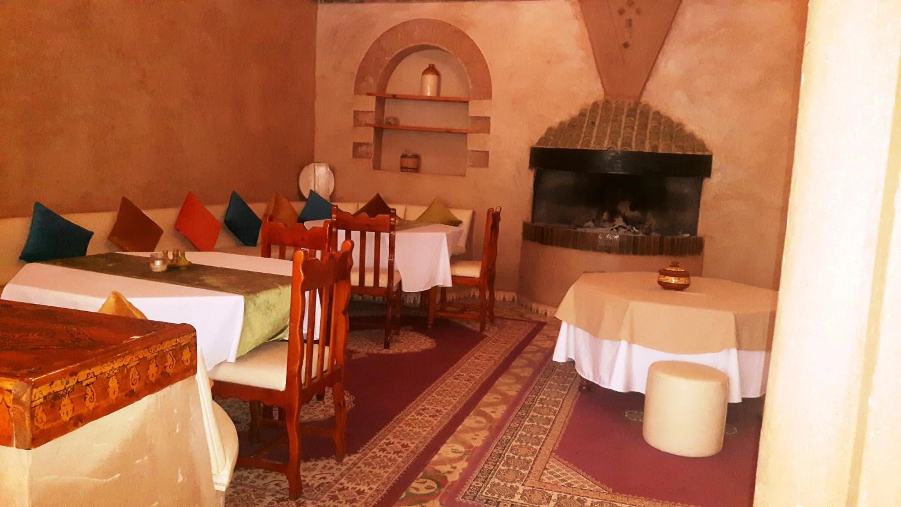 Restaurant/places to eat in Kasbah Sirocco