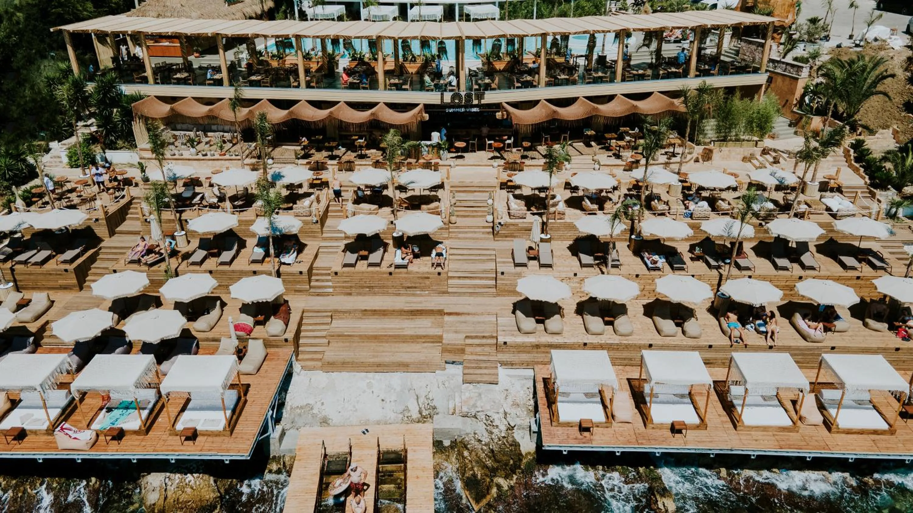 Restaurant/places to eat in Lost Seaside Hotel