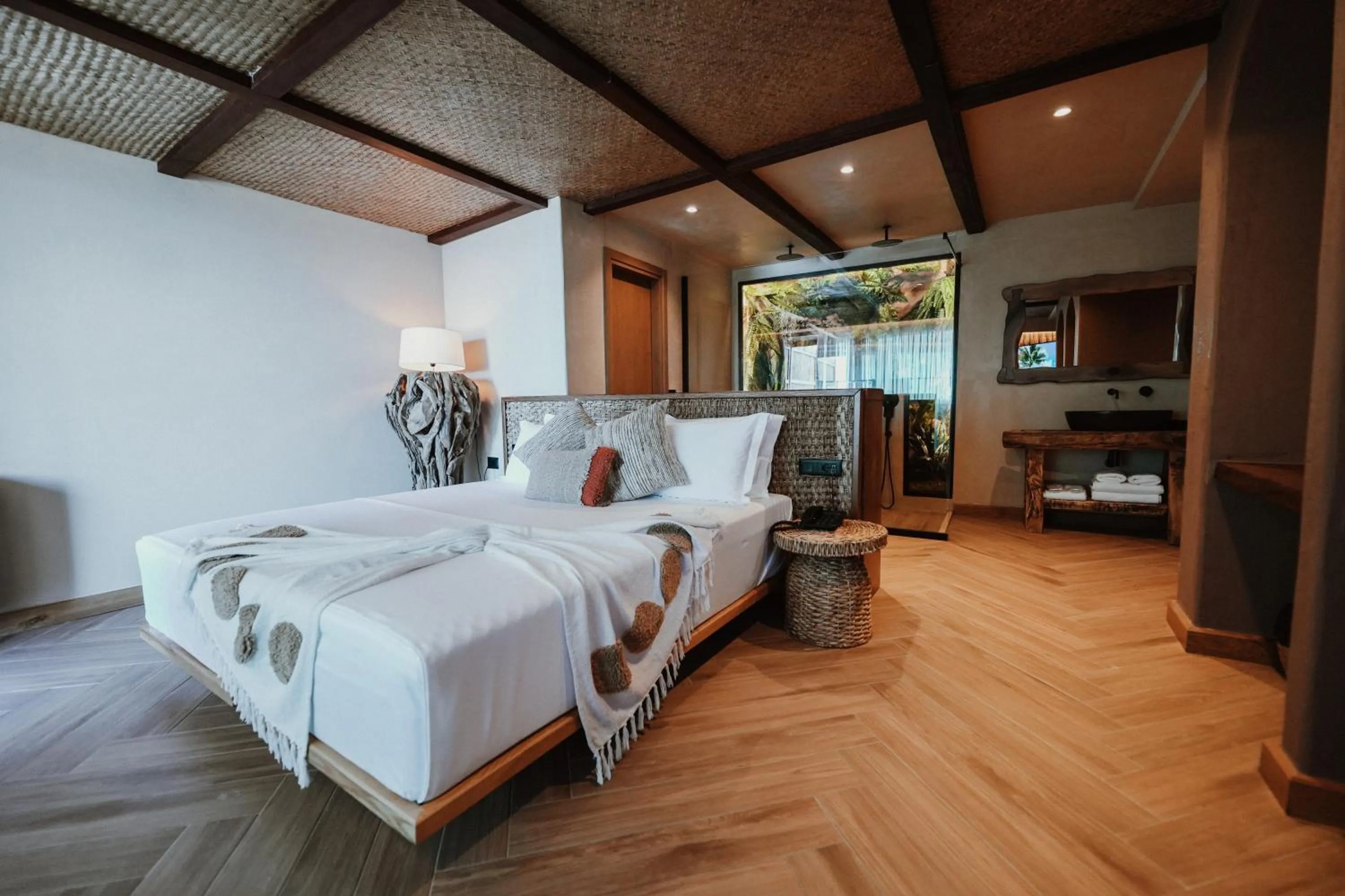 Photo of the whole room, Bed in Lost Seaside Hotel