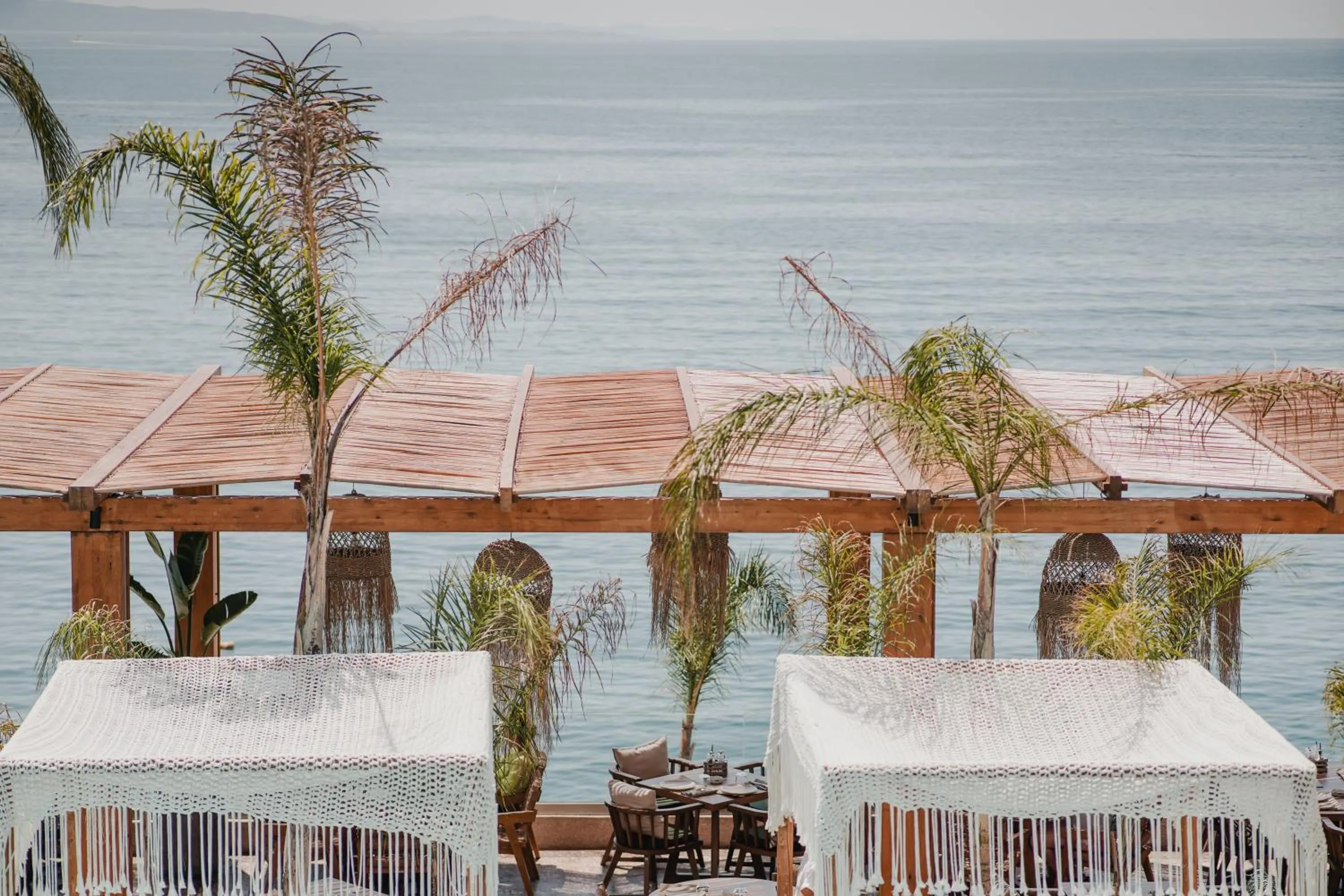 Restaurant/places to eat in Lost Seaside Hotel