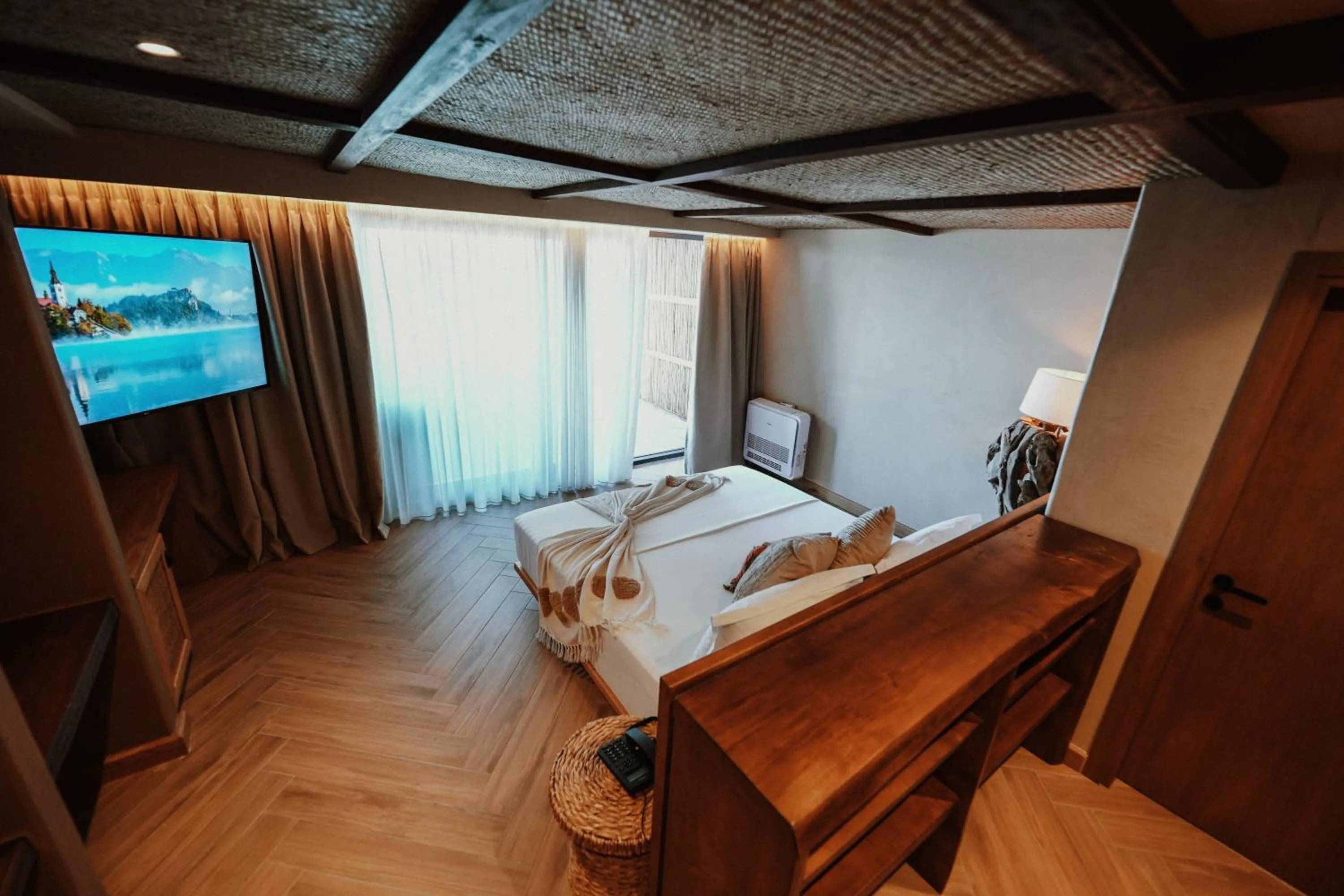 TV and multimedia, Bed in Lost Seaside Hotel