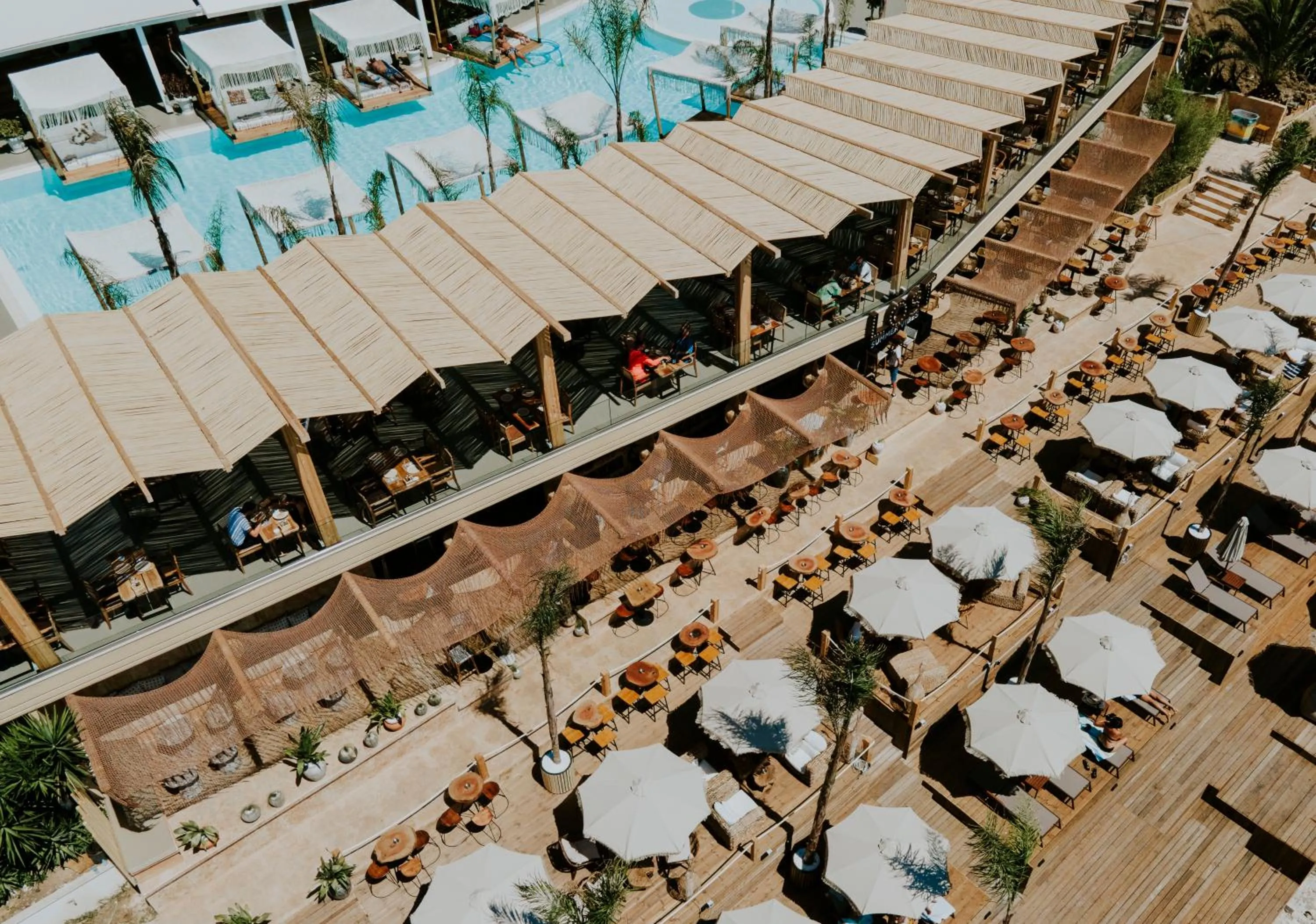 Restaurant/places to eat in Lost Seaside Hotel