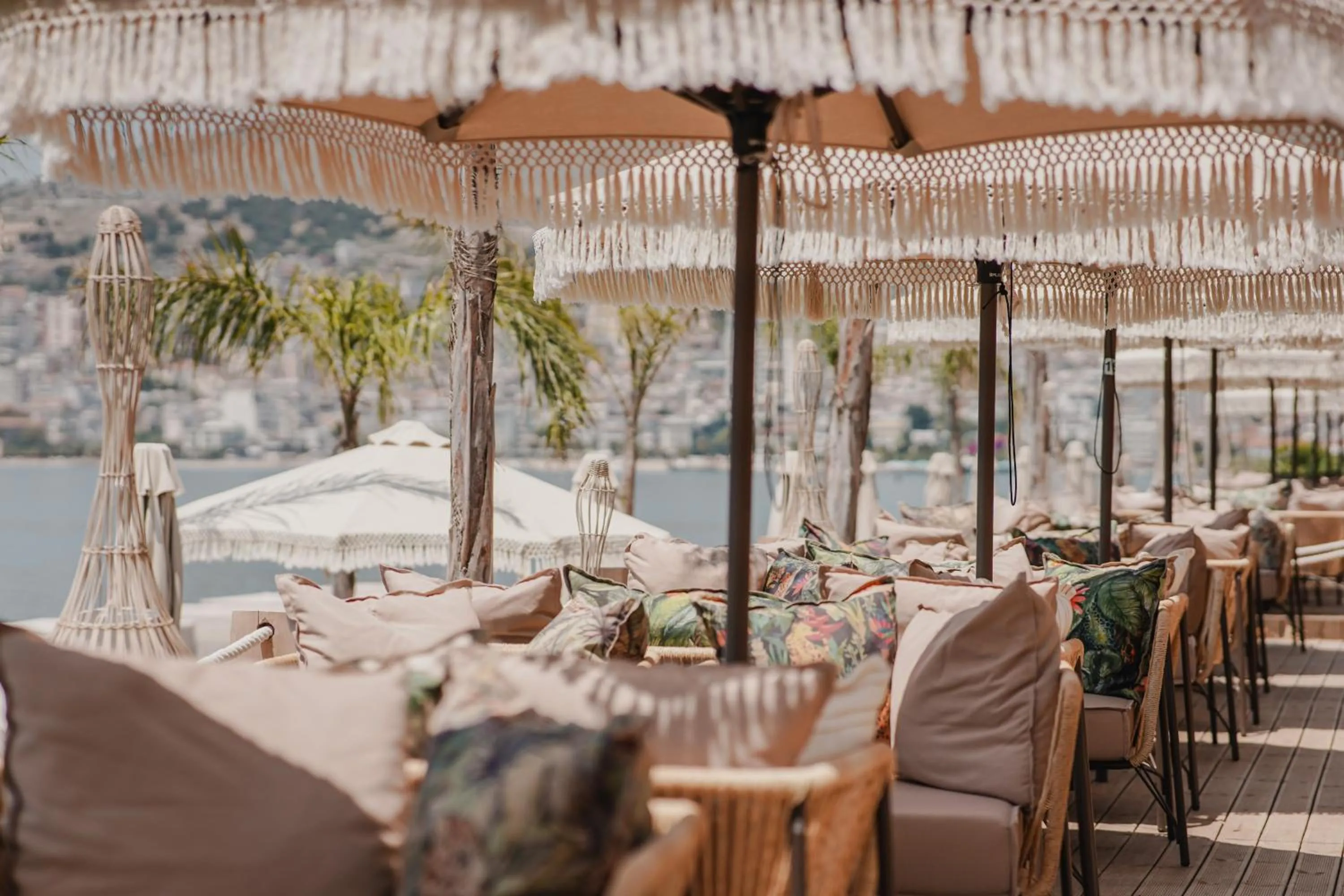 Restaurant/places to eat in Lost Seaside Hotel