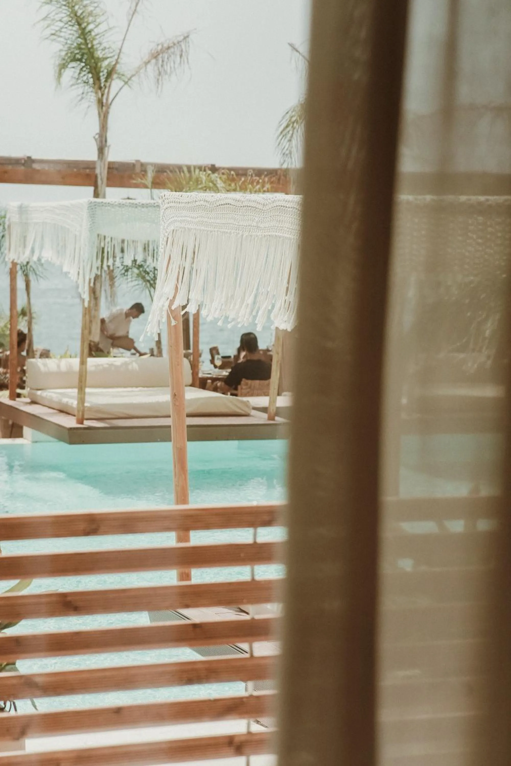 Restaurant/places to eat in Lost Seaside Hotel