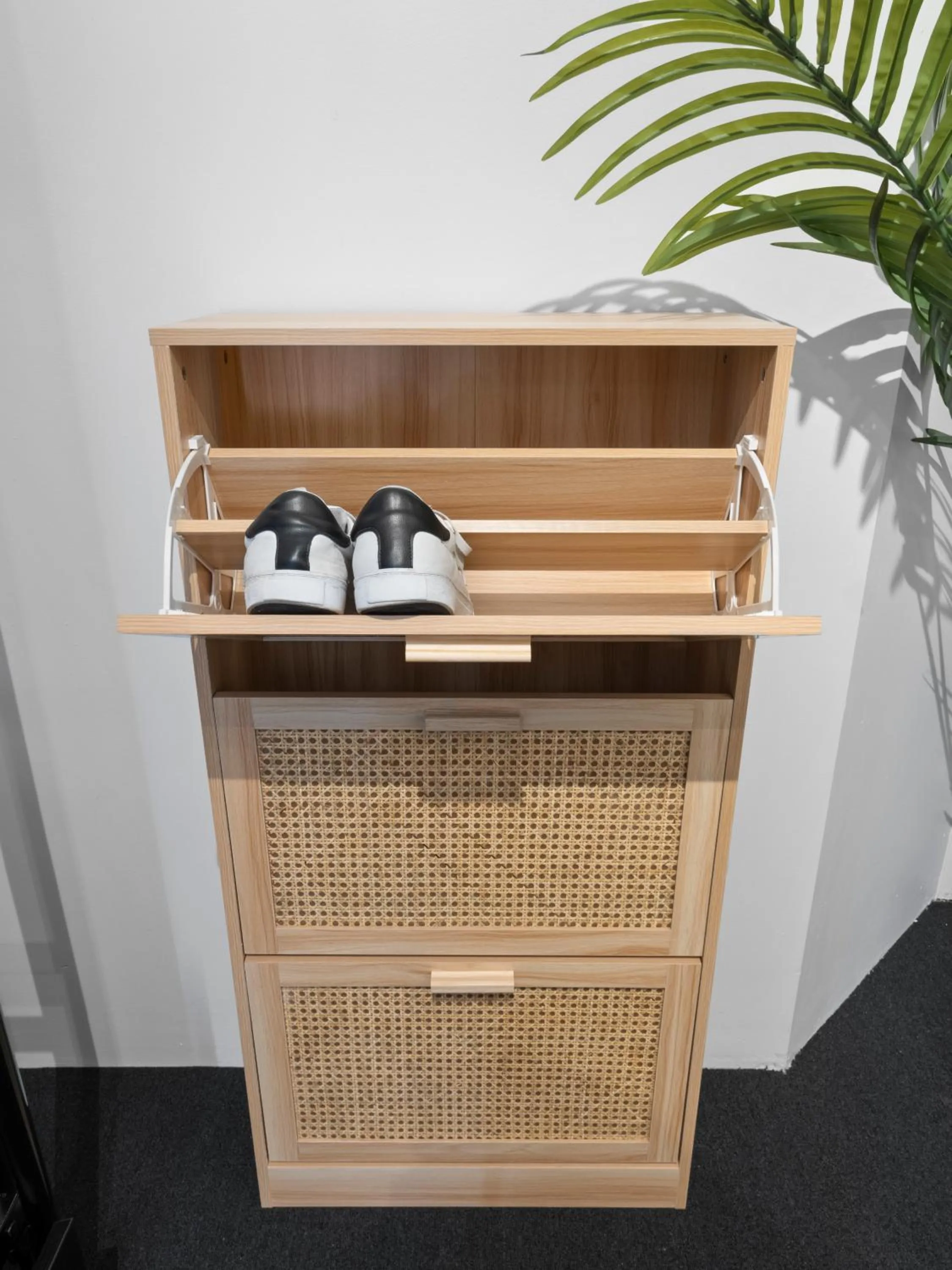 wardrobe in AZZURRO POD HOTEL - Central Sydney