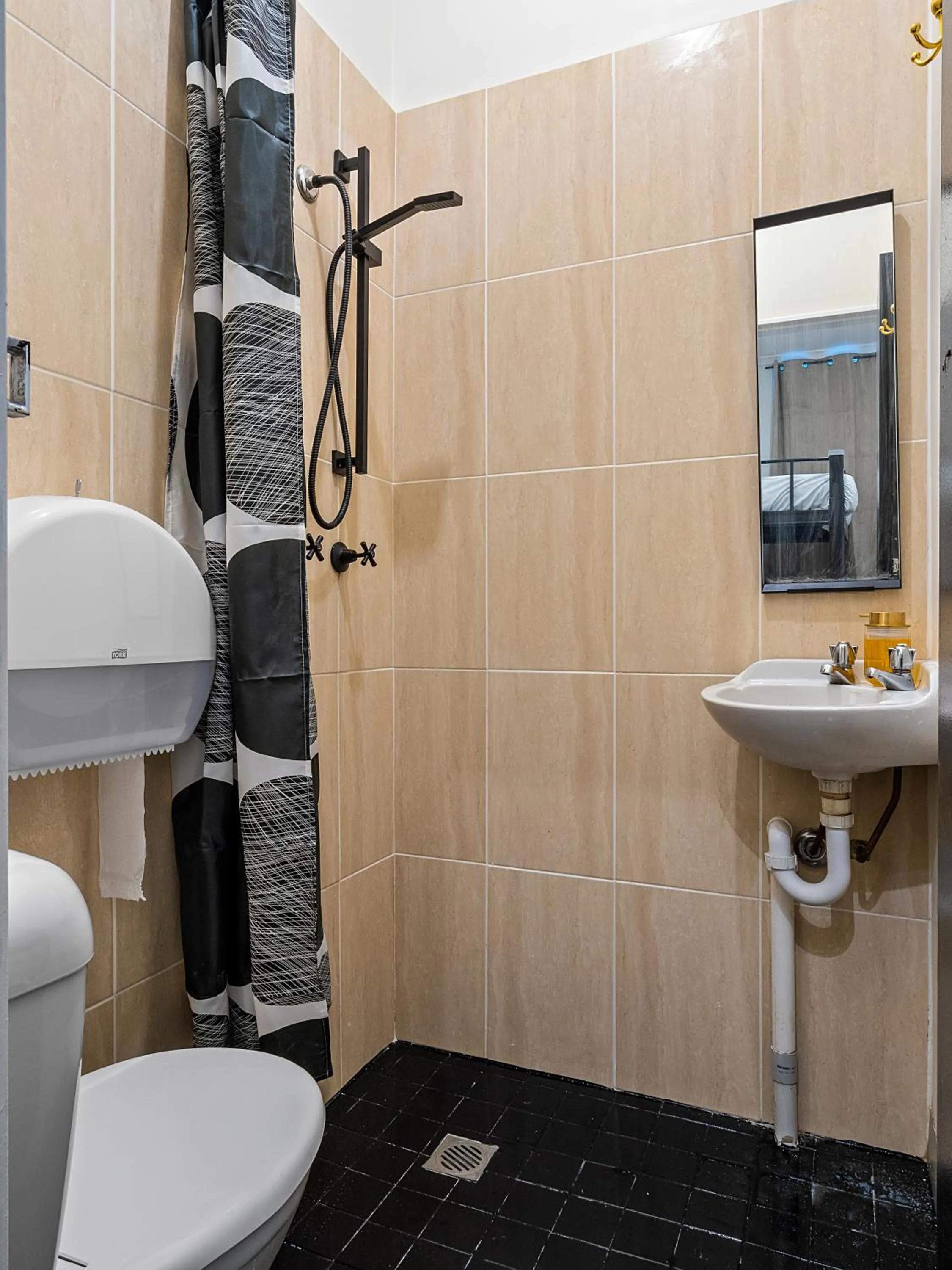 Shower in AZZURRO POD HOTEL - Central Sydney