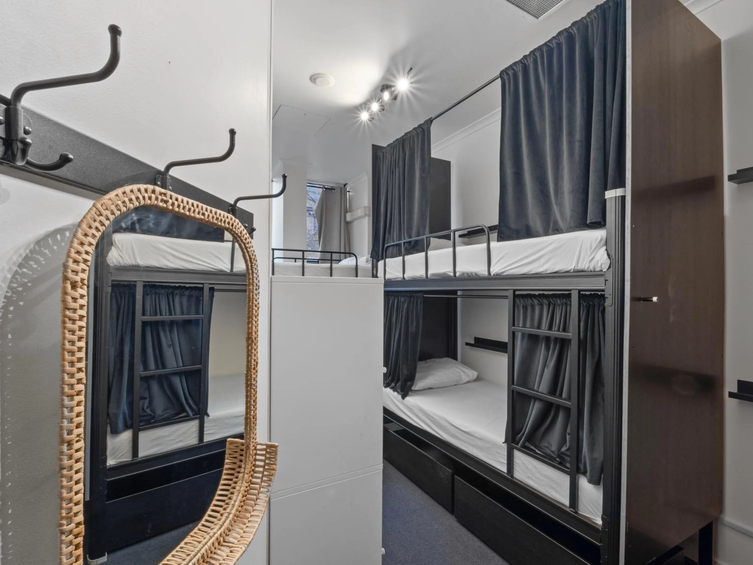 Photo of the whole room in AZZURRO POD HOTEL - Central Sydney