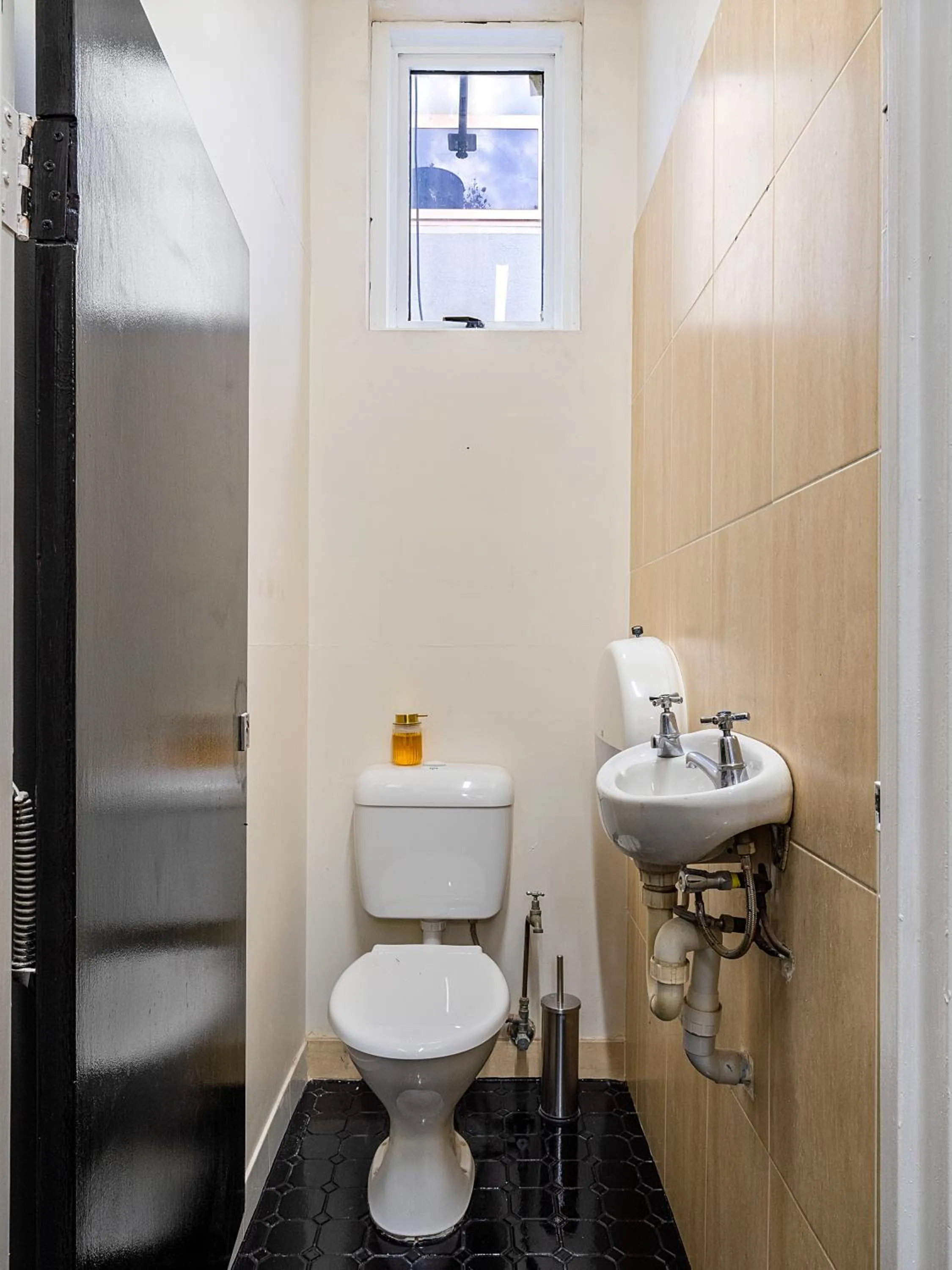 Shower in AZZURRO POD HOTEL - Central Sydney