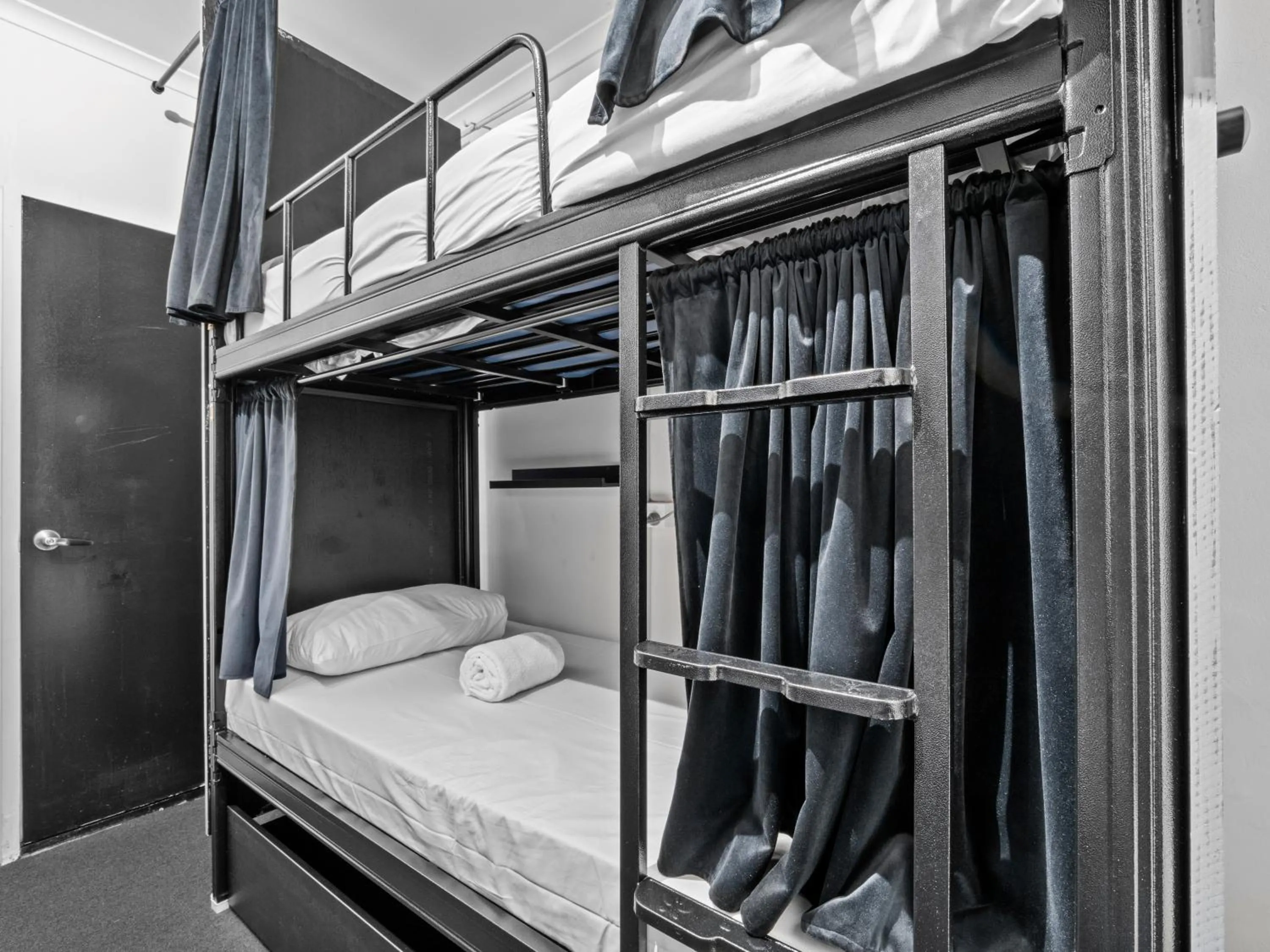 Photo of the whole room, Bed in AZZURRO POD HOTEL - Central Sydney