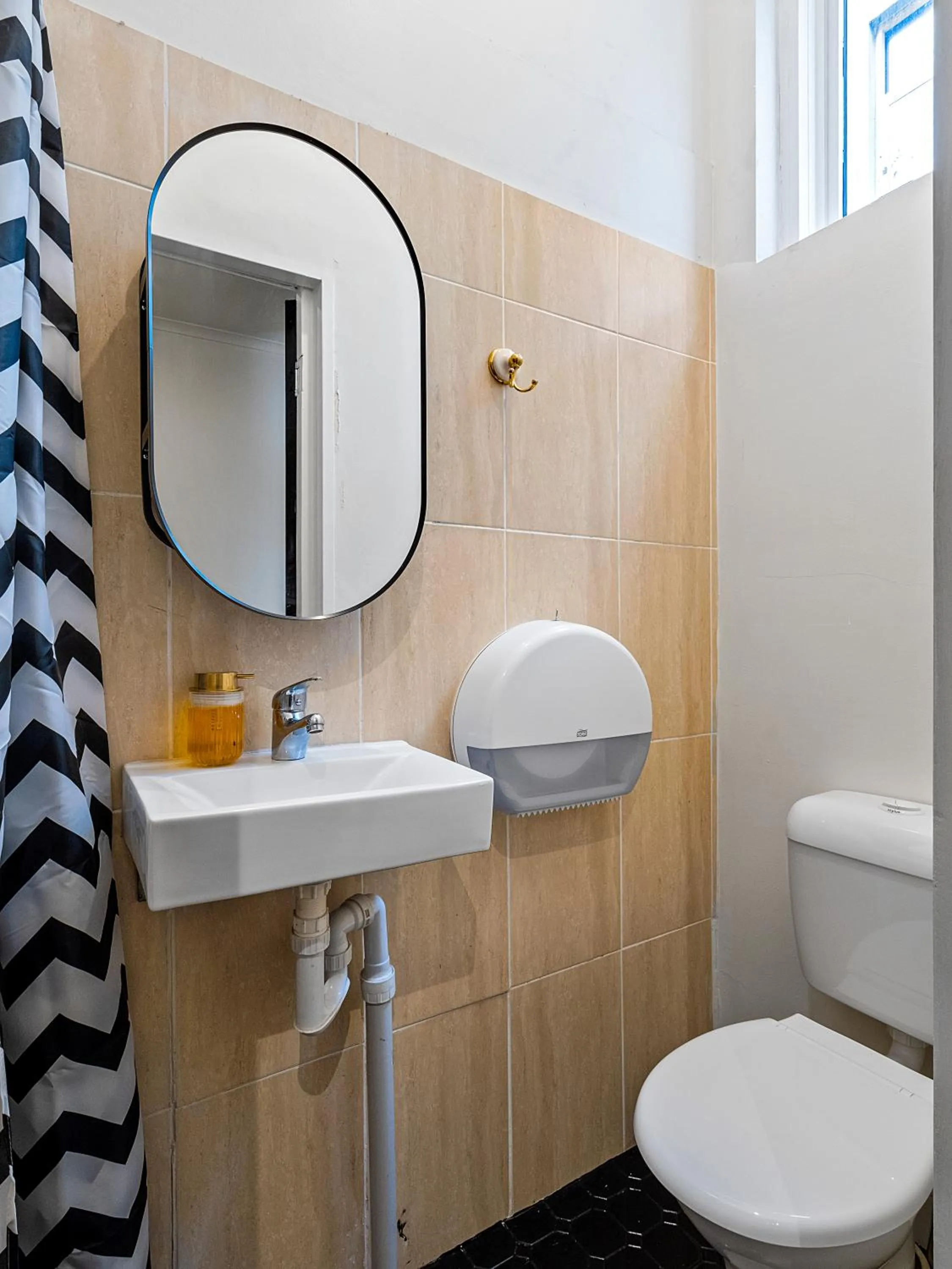 Toilet in AZZURRO POD HOTEL - Central Sydney