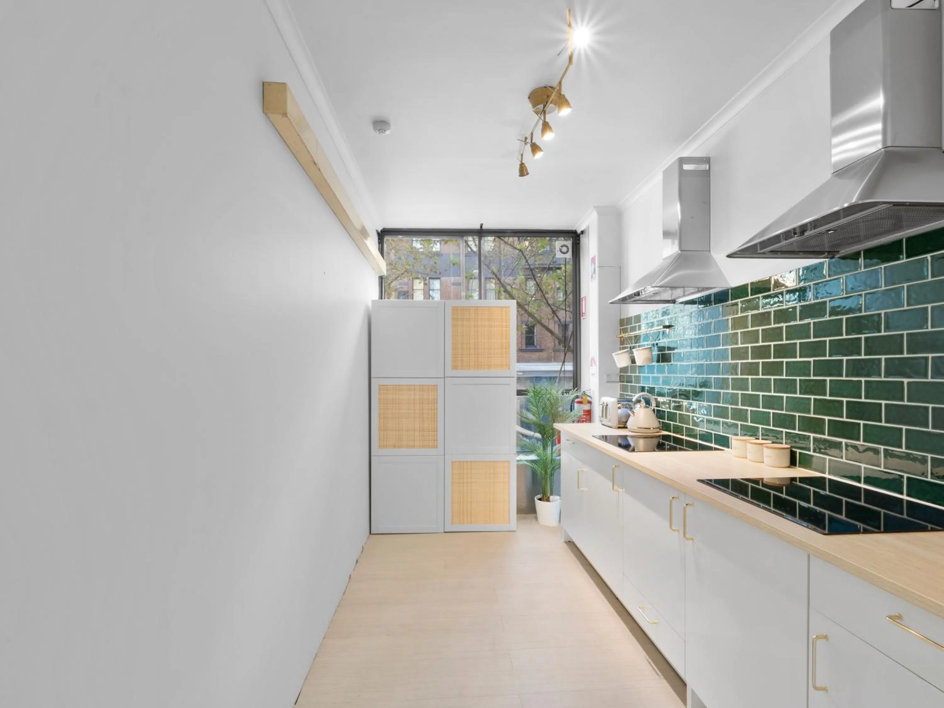 Kitchen or kitchenette in AZZURRO POD HOTEL - Central Sydney