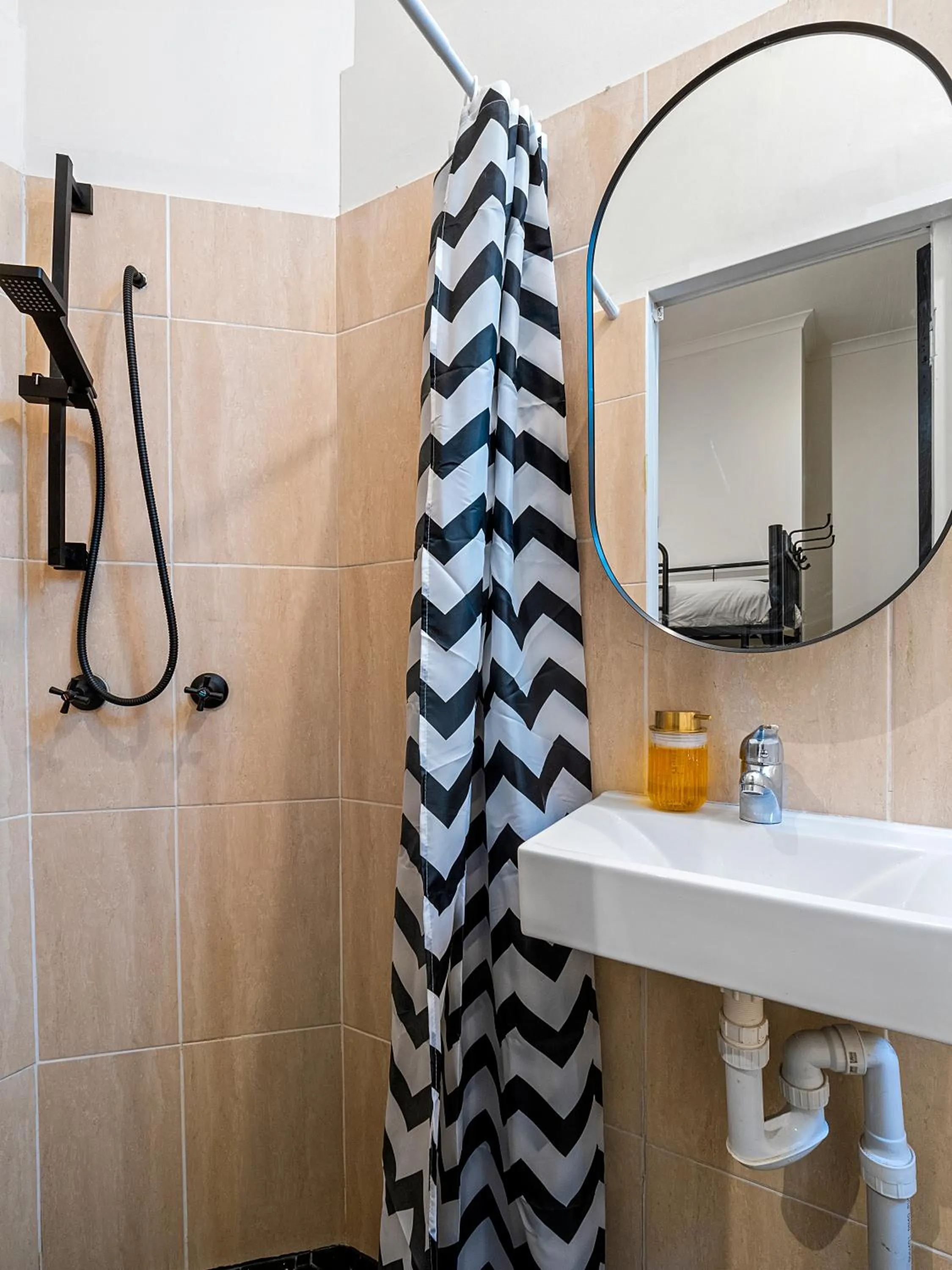 Shower in AZZURRO POD HOTEL - Central Sydney