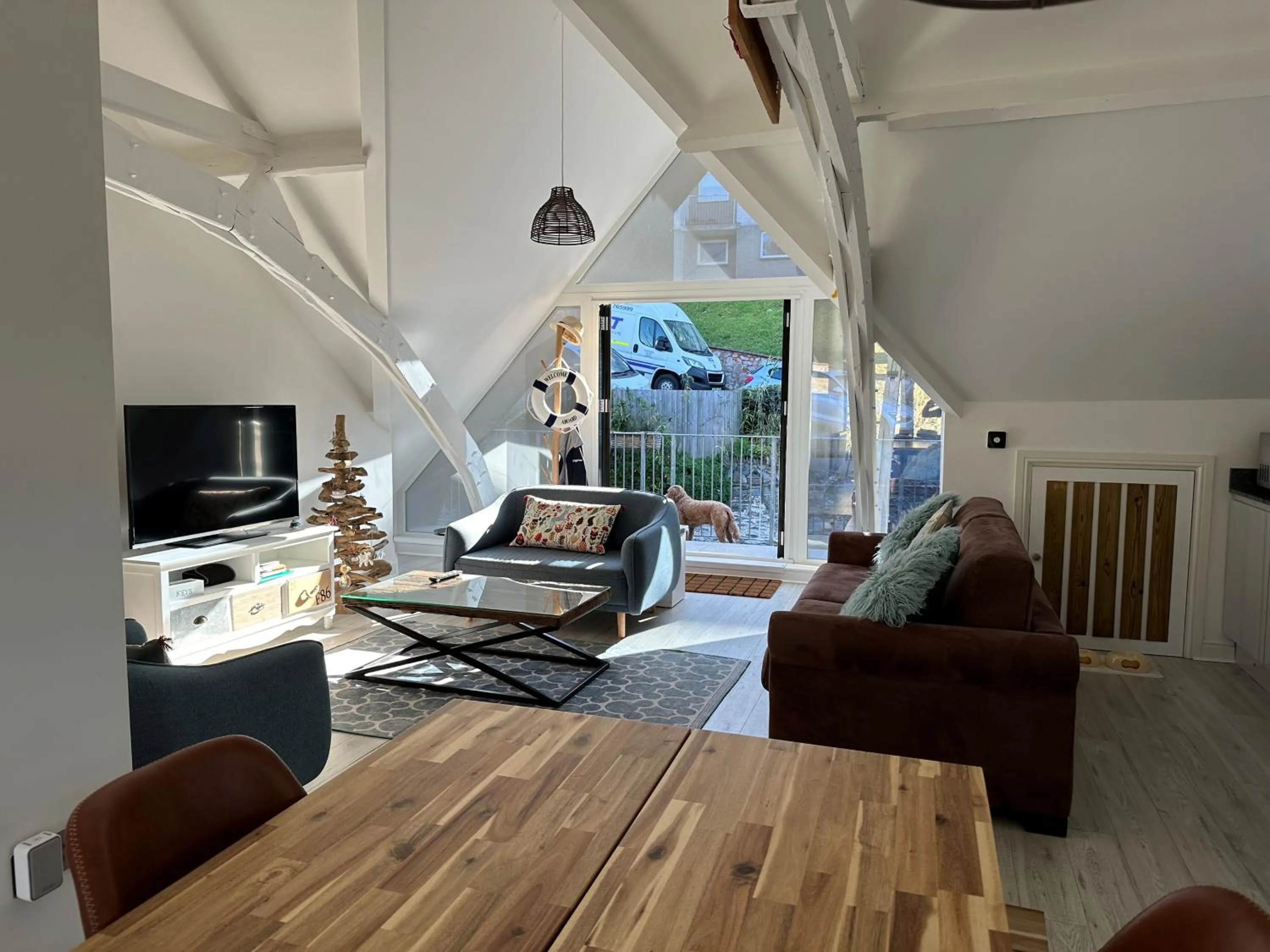 Communal lounge/ TV room in Beautiful, spacious 3 bed Brixham apartment