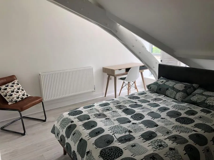 Bedroom, Bed in Beautiful, spacious 3 bed Brixham apartment